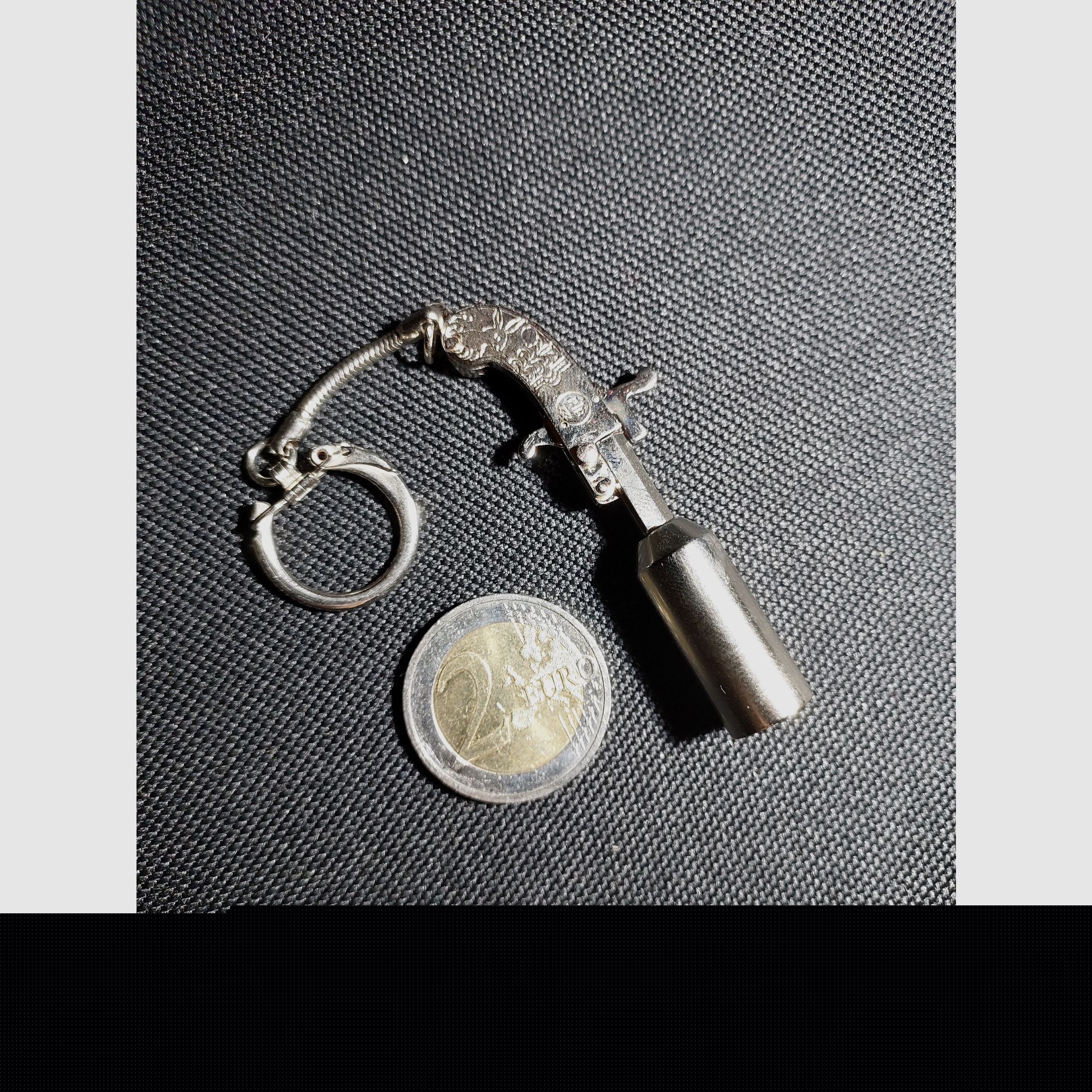 Original Berloque Mini Pistola niquelada incluyendo cápsulas de explosión y estrellas brillantes en caja de madera calibre 2 mm (P18)