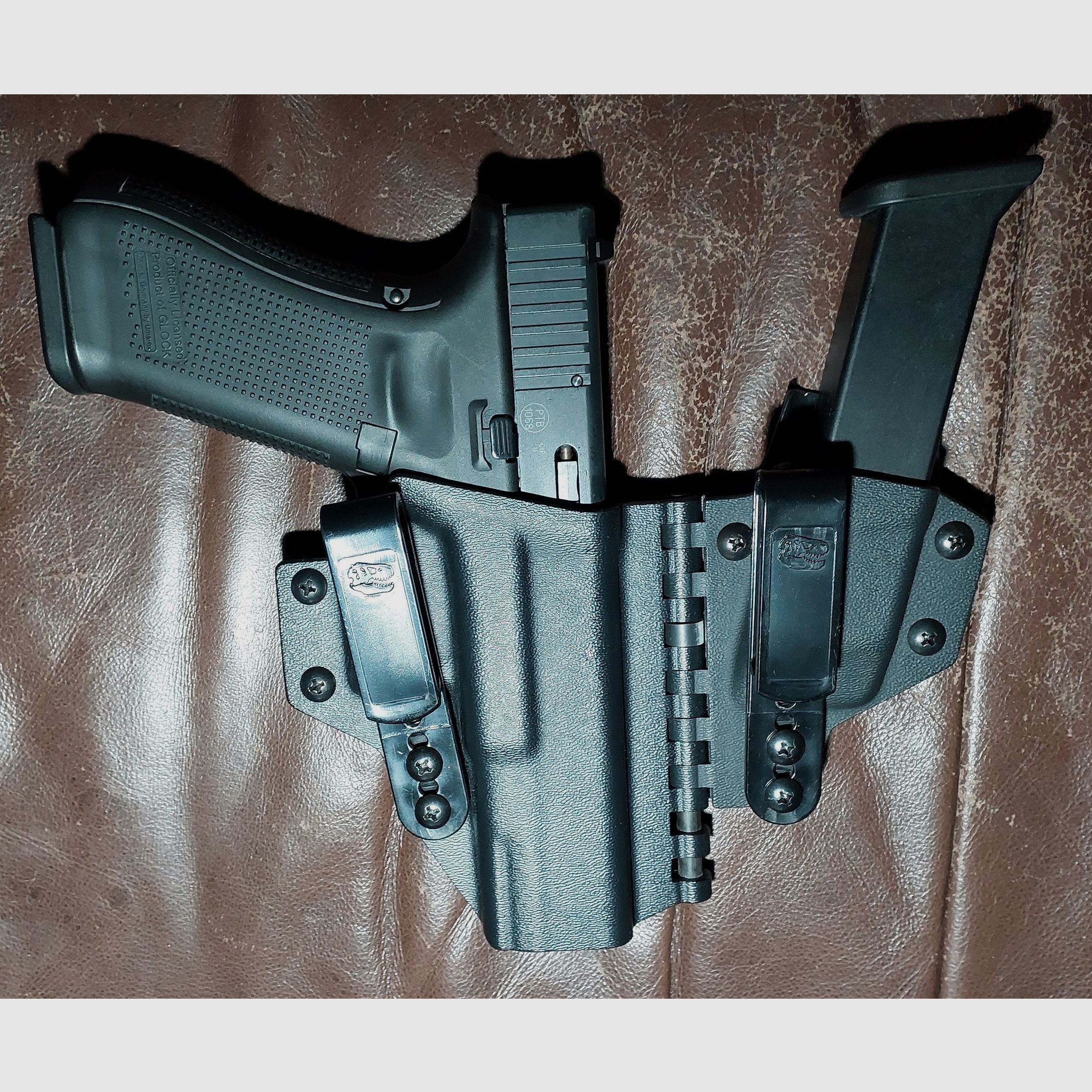 Glock 17 Gen5 Schreckschuss Pistole 9mm P.A.K. schwarz (PTB 1068) - 2 Magazine - Taktisches IWB Holster Rex Arms Sidecar