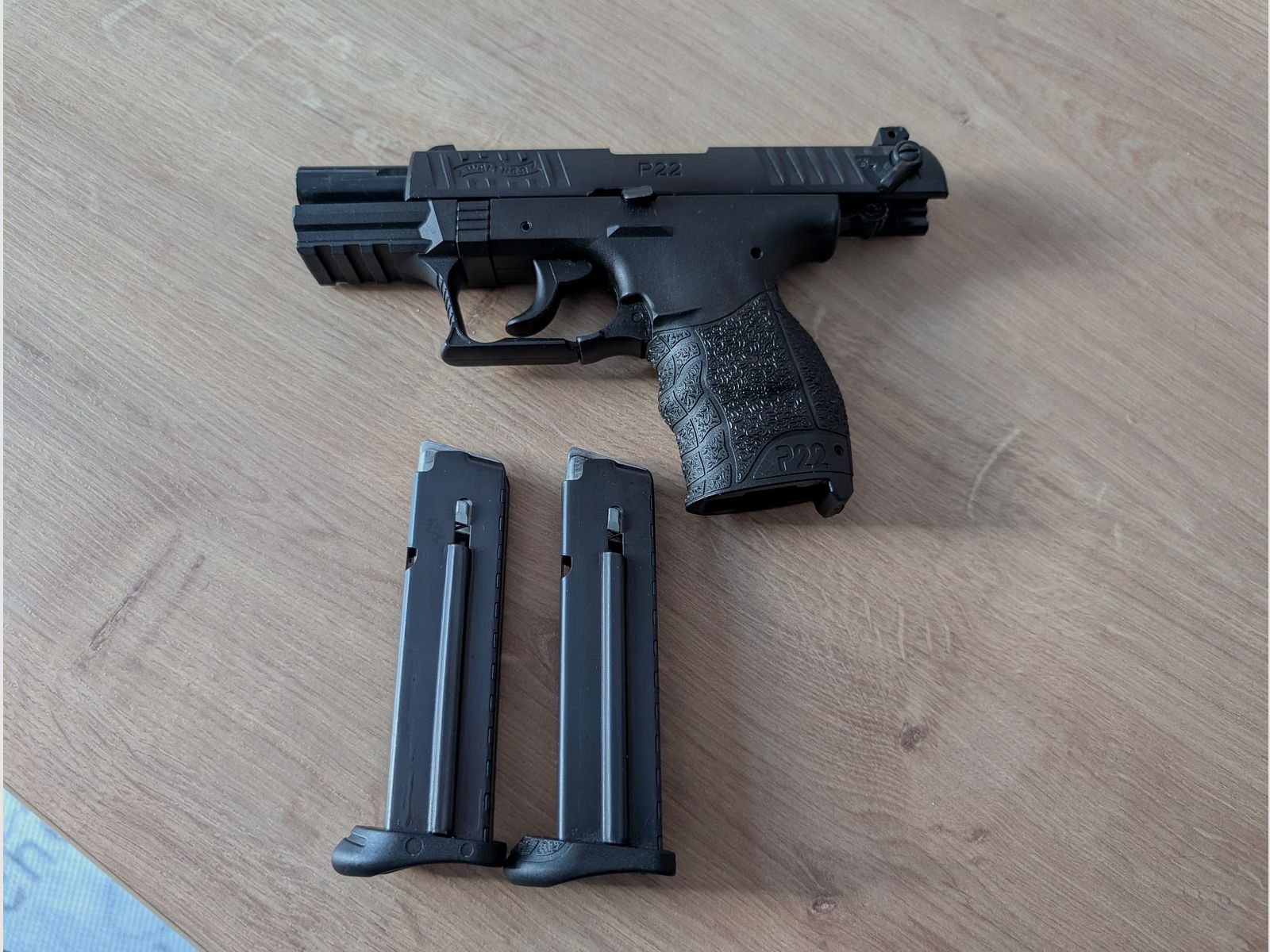 Walther P22 Q Schreckschuss PAK  inkl. Ersatzmagazin / black/ Top Zustand