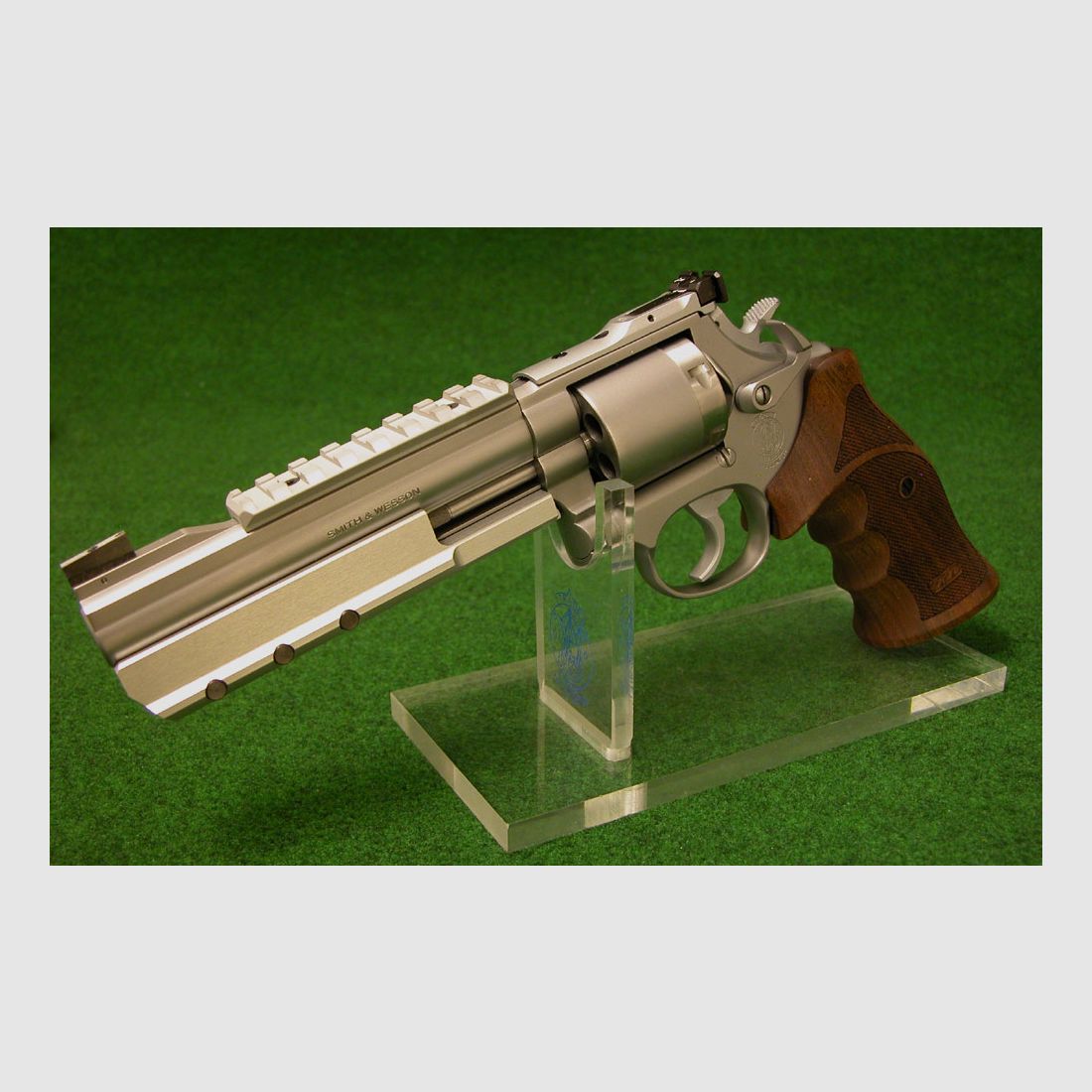 WHITE-DIAMOND Classic Champion S&W 686 6" inch 357 Mag
