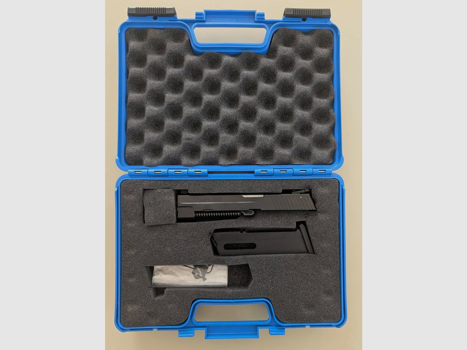 SIG Sauer P220 X-Six – Fabriqué en Allemagne – Calibre 9 mm Luger avec système interchangeable .22 l.r.