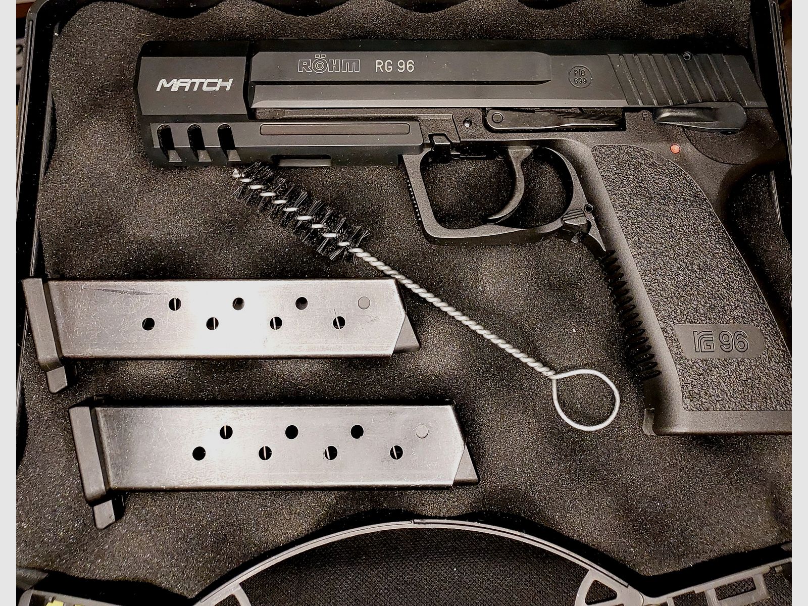 Röhm RG96 Match blank firing pistol blued cal. 9 mm P.A.K blued (PTB 699) RG 96 set with match attachment and 2 magazines