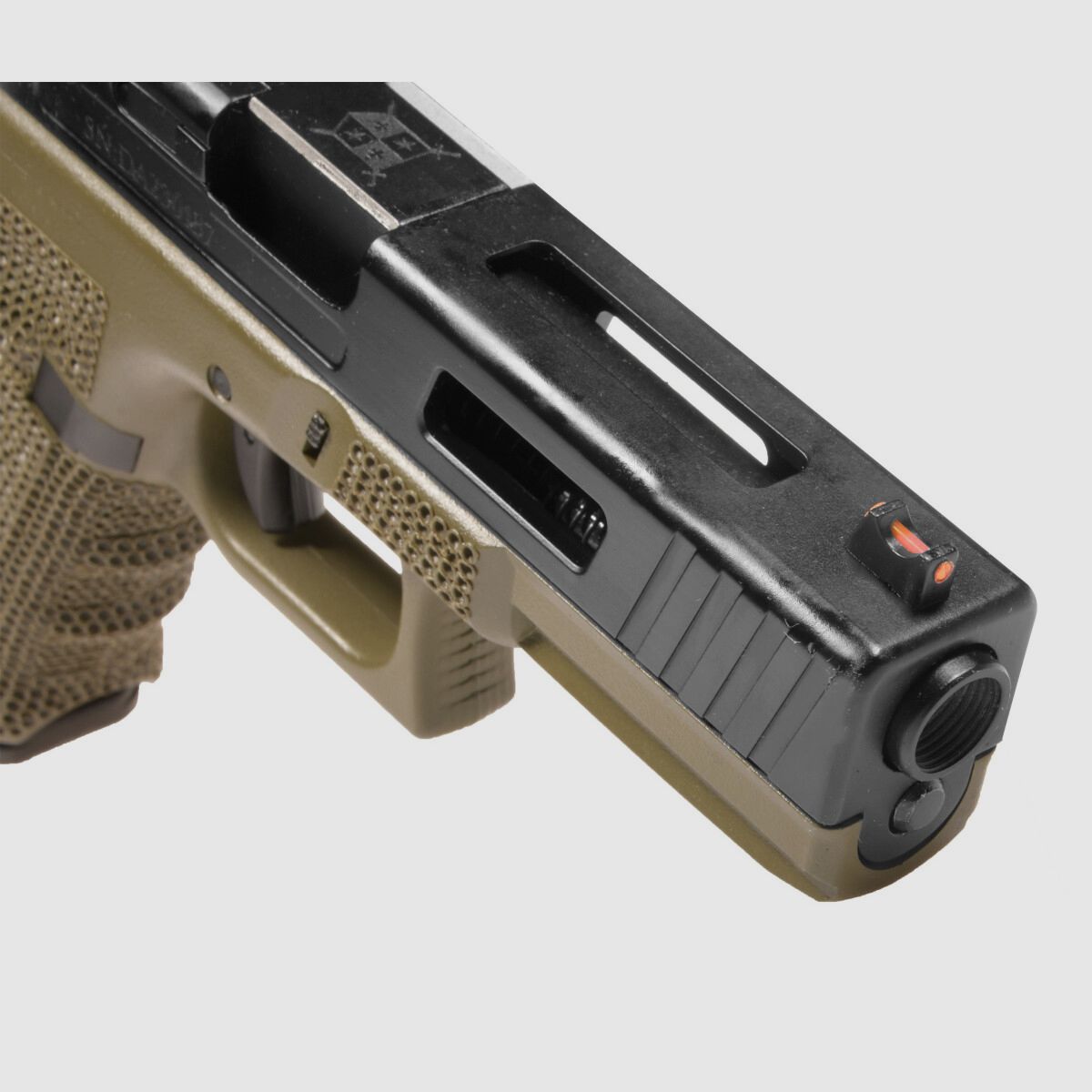 P01 GBB Airsoft Pistool met Grip Stippling in Olijf | Delta Armory