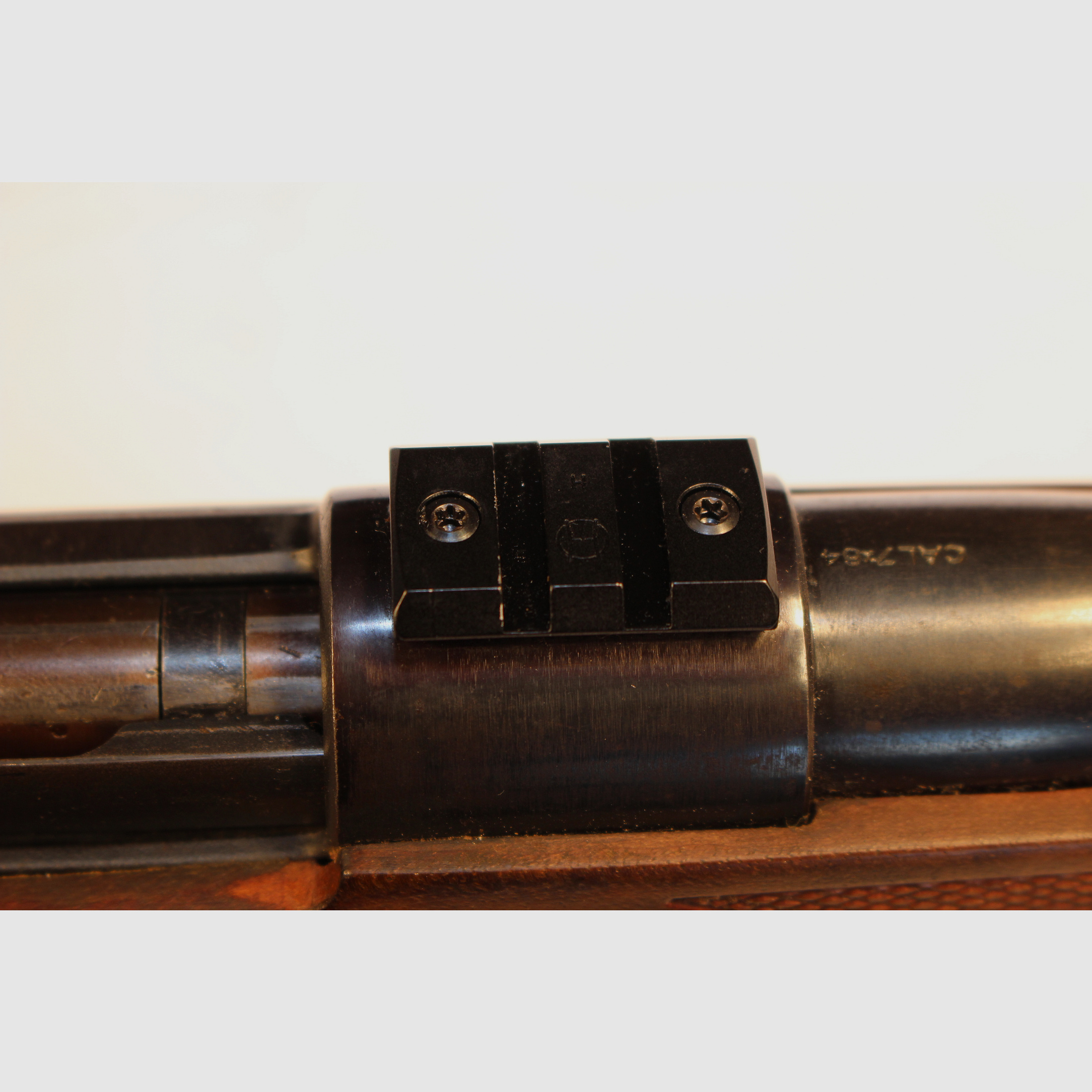 Bolt-action rifle in caliber 7x64.