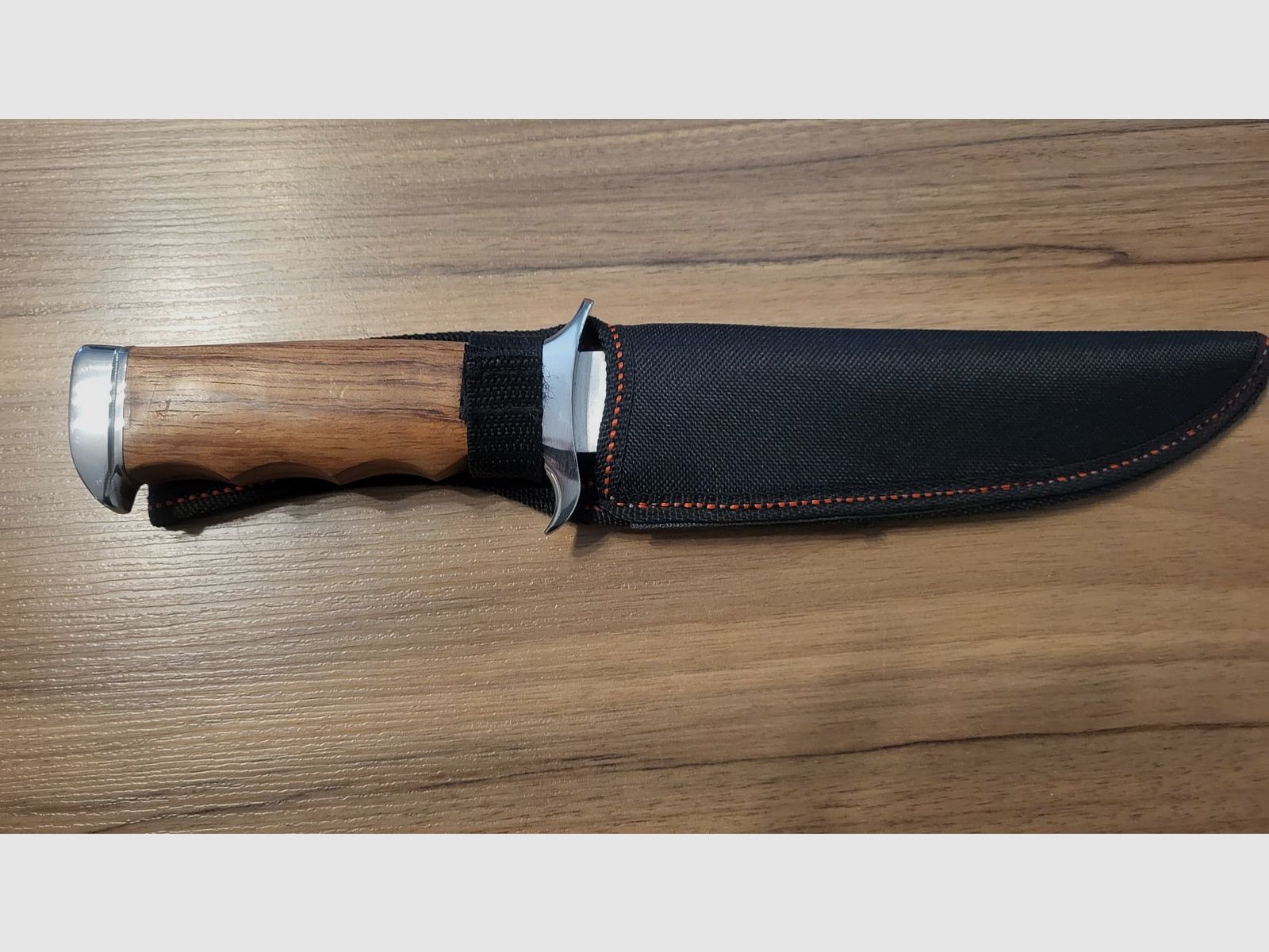 Jagdmesser / Bowie-Messer mit Holzgriff und Scheide