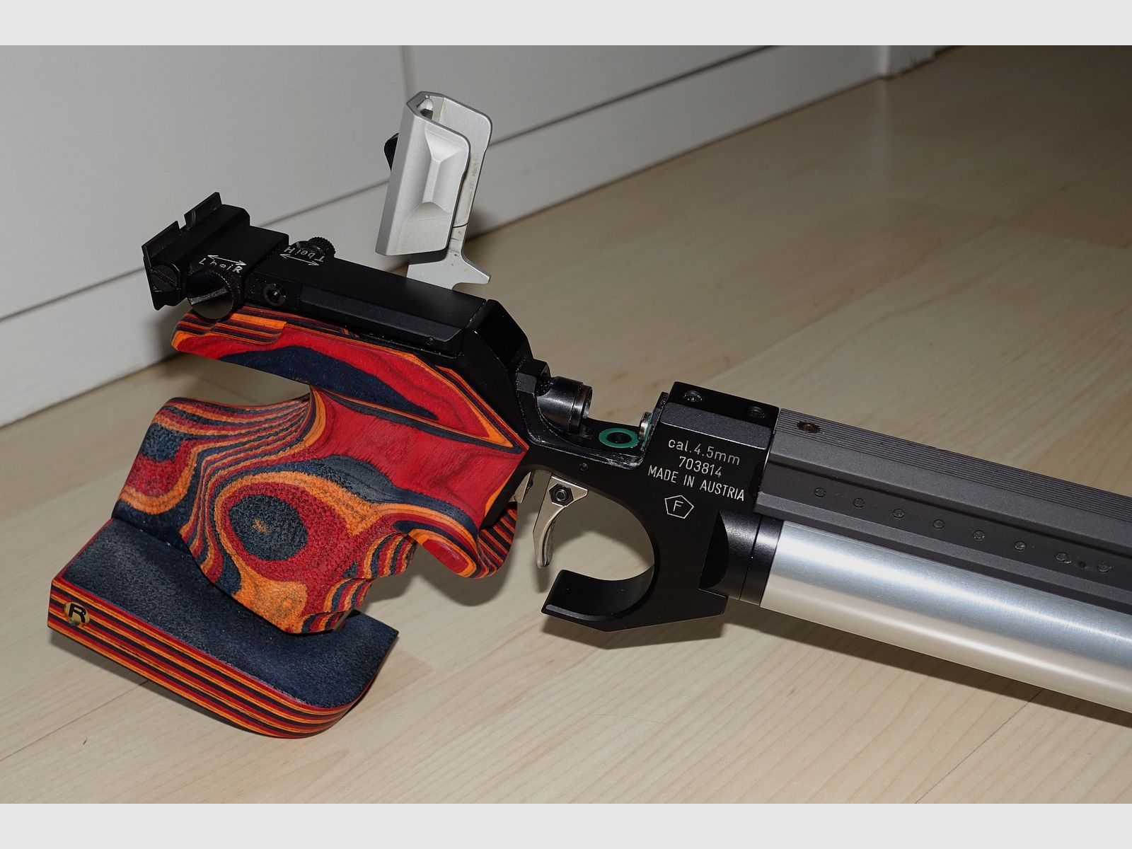 TOP Steyr LP pistola da match ad aria compressa con nuova impugnatura + nuova cartuccia + accessori