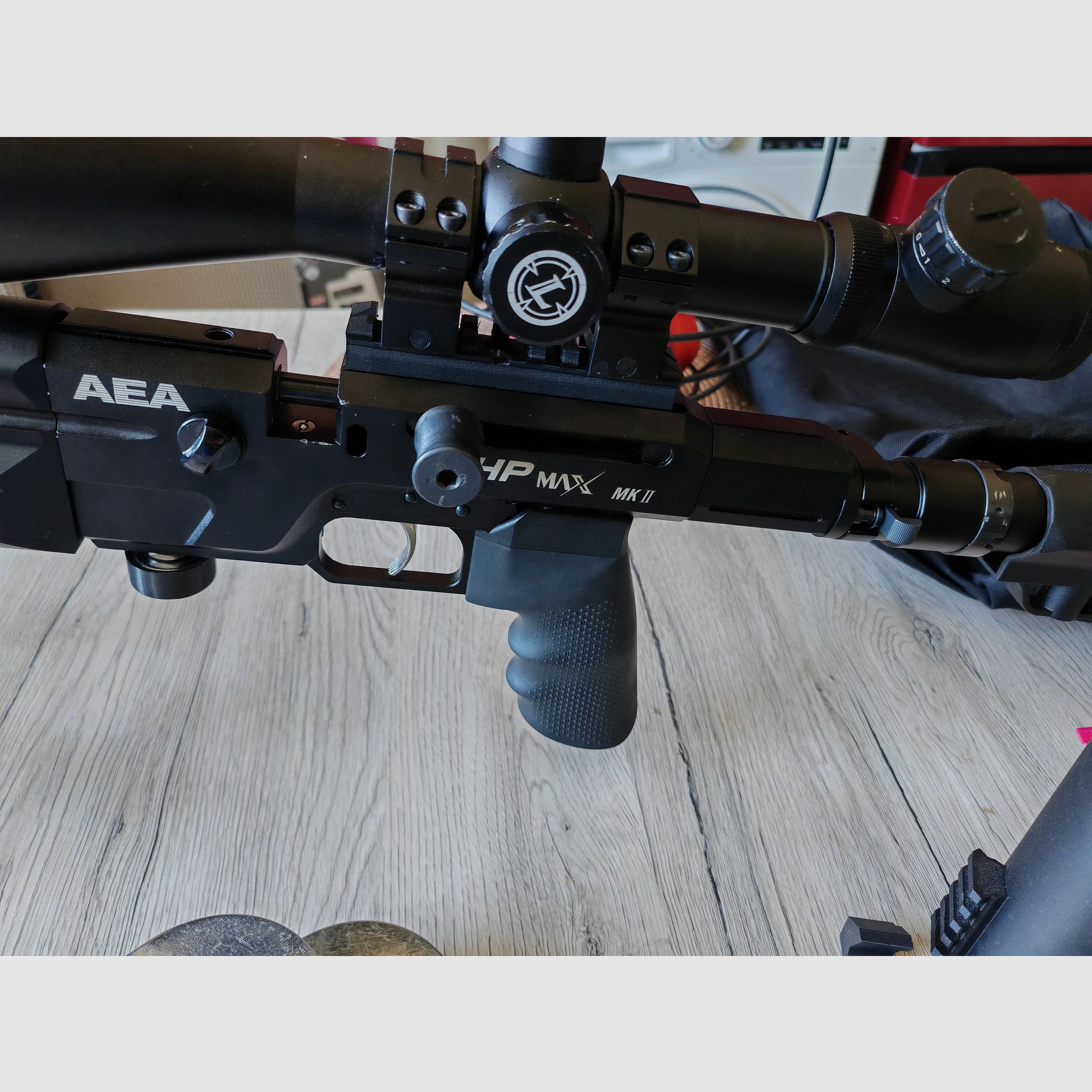 AEA HP Max MK 2 mit Zubehör, Schalldämpfer, Zielfernrohr, Zweibein Munition