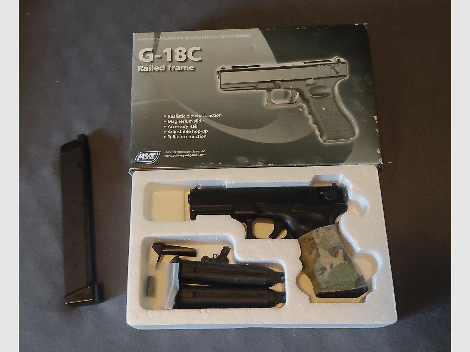 Glock 18C GBB - G18C inkl. Magazinen, Roni Kit und Visier 
