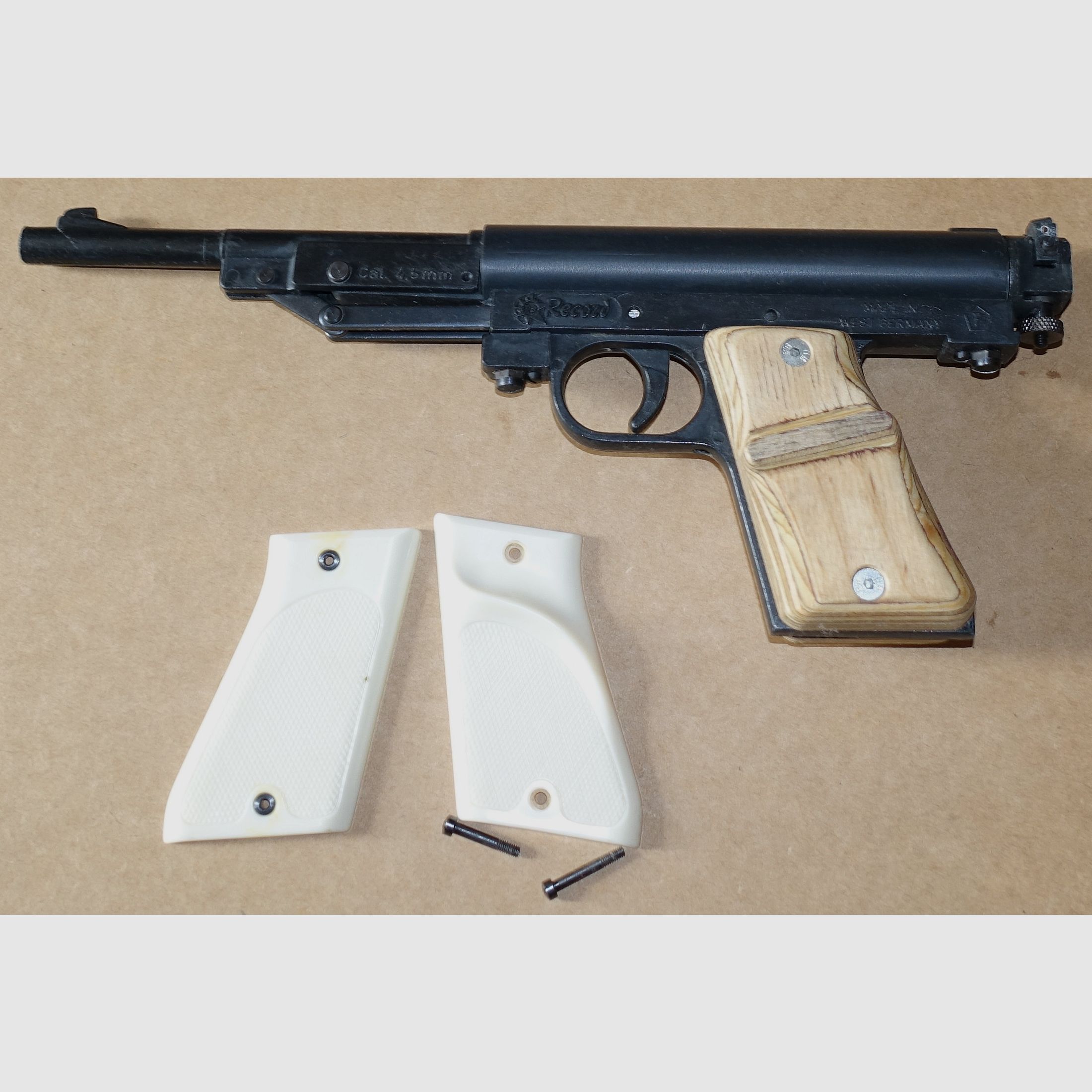 Luftpistolen Sammlung / 14 Stück / Walther Diana Umarex Lov Baikal Record usw.