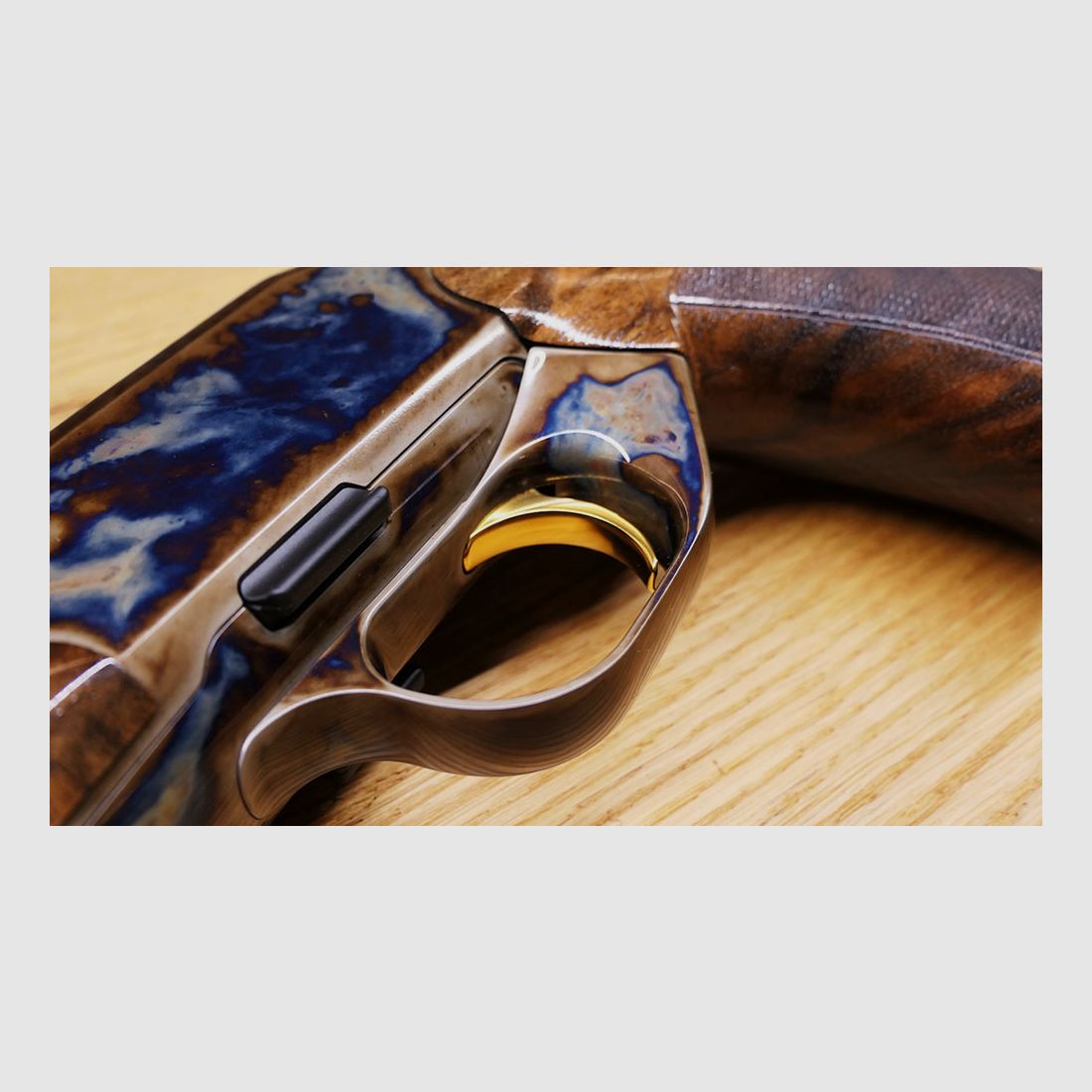 Blaser R8 culata perforada con endurecimiento de colores / sistema de acero / acabado brillante / SUEÑO DE MADERA Y ACERO