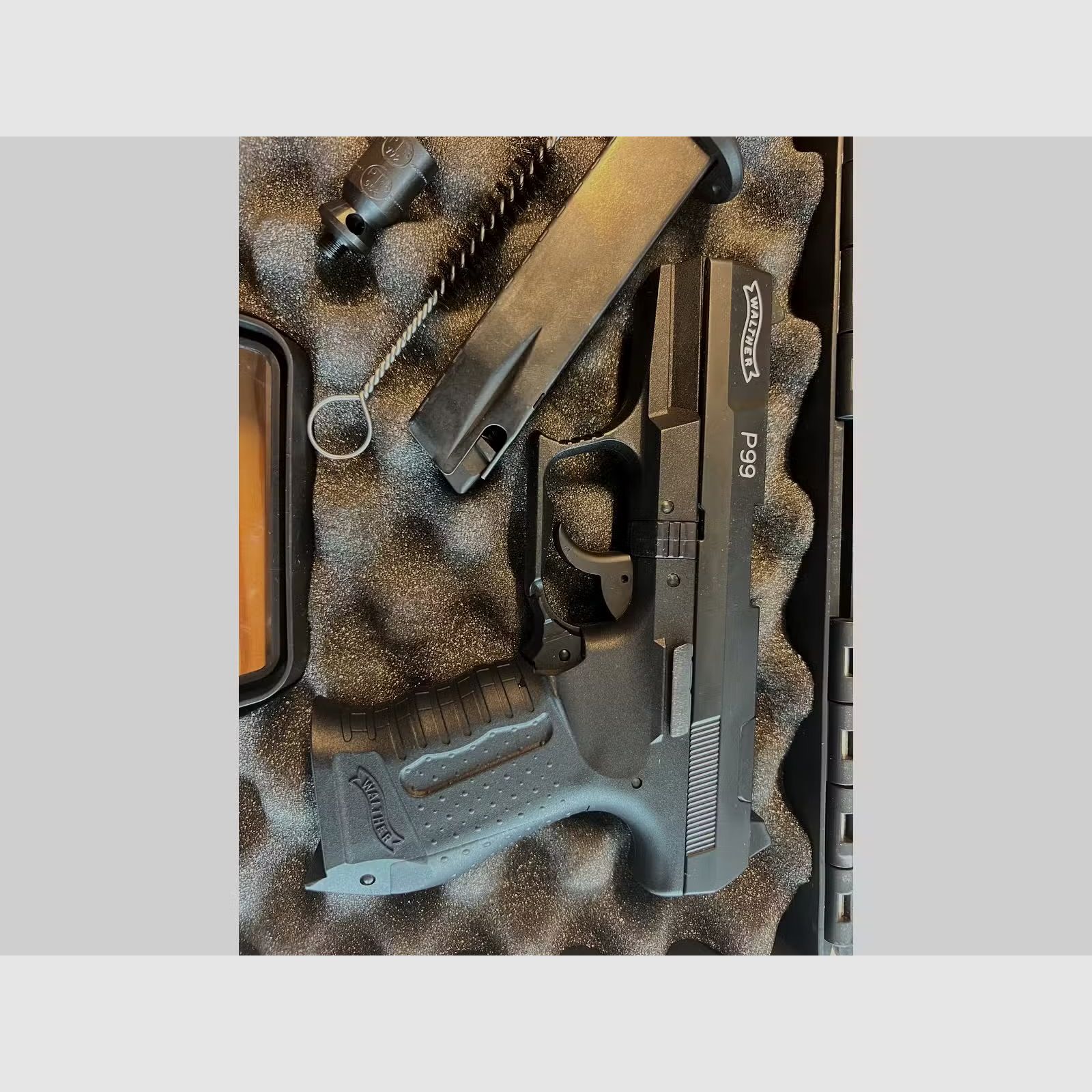 Walther P99 Schreckschusspistole 9 mm P.A.K. Schwarz inklusive original Walther P99 Holster - wie NEU