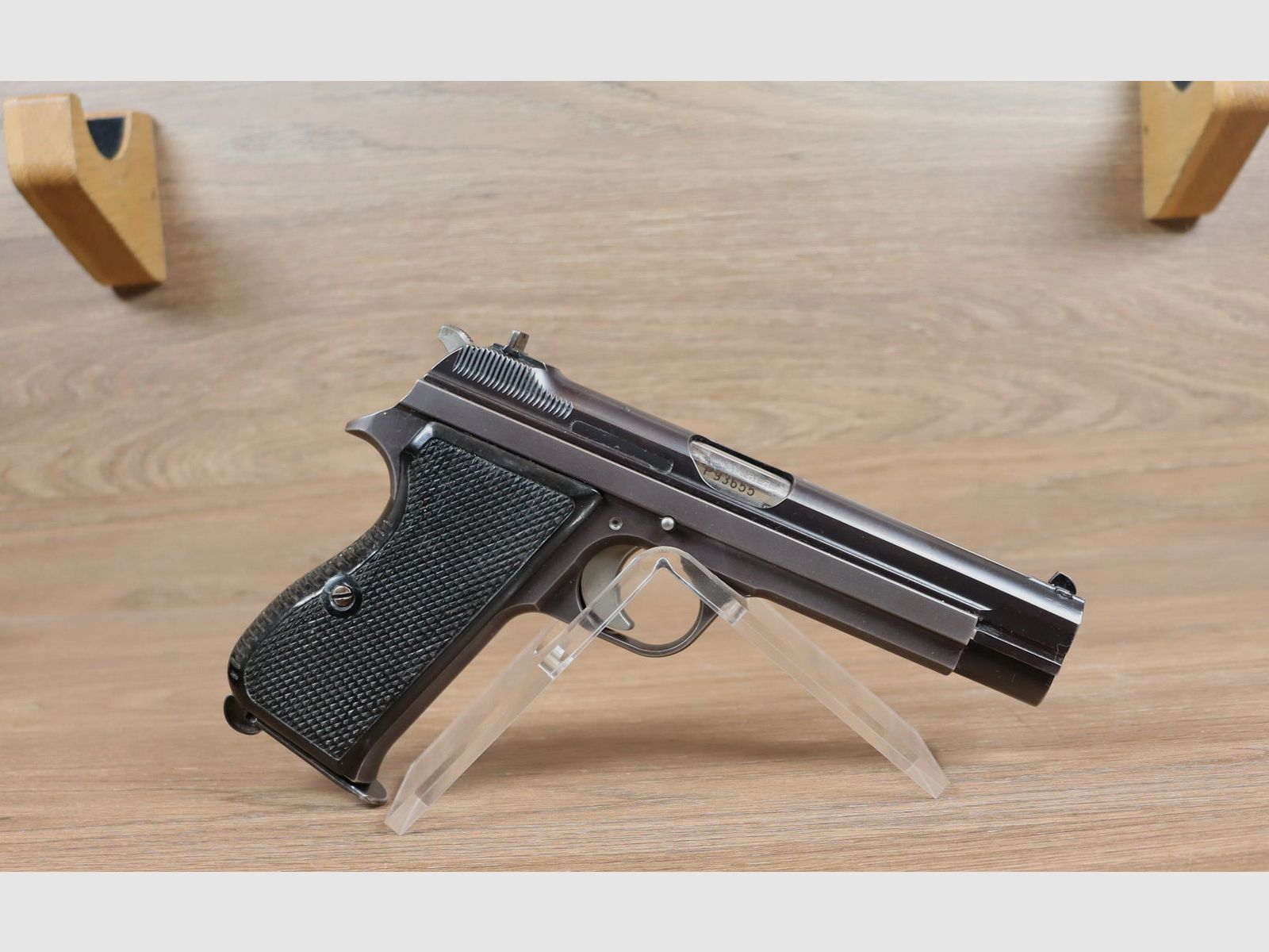 P210 mit Waffenkoffer, Bild 1 von 3