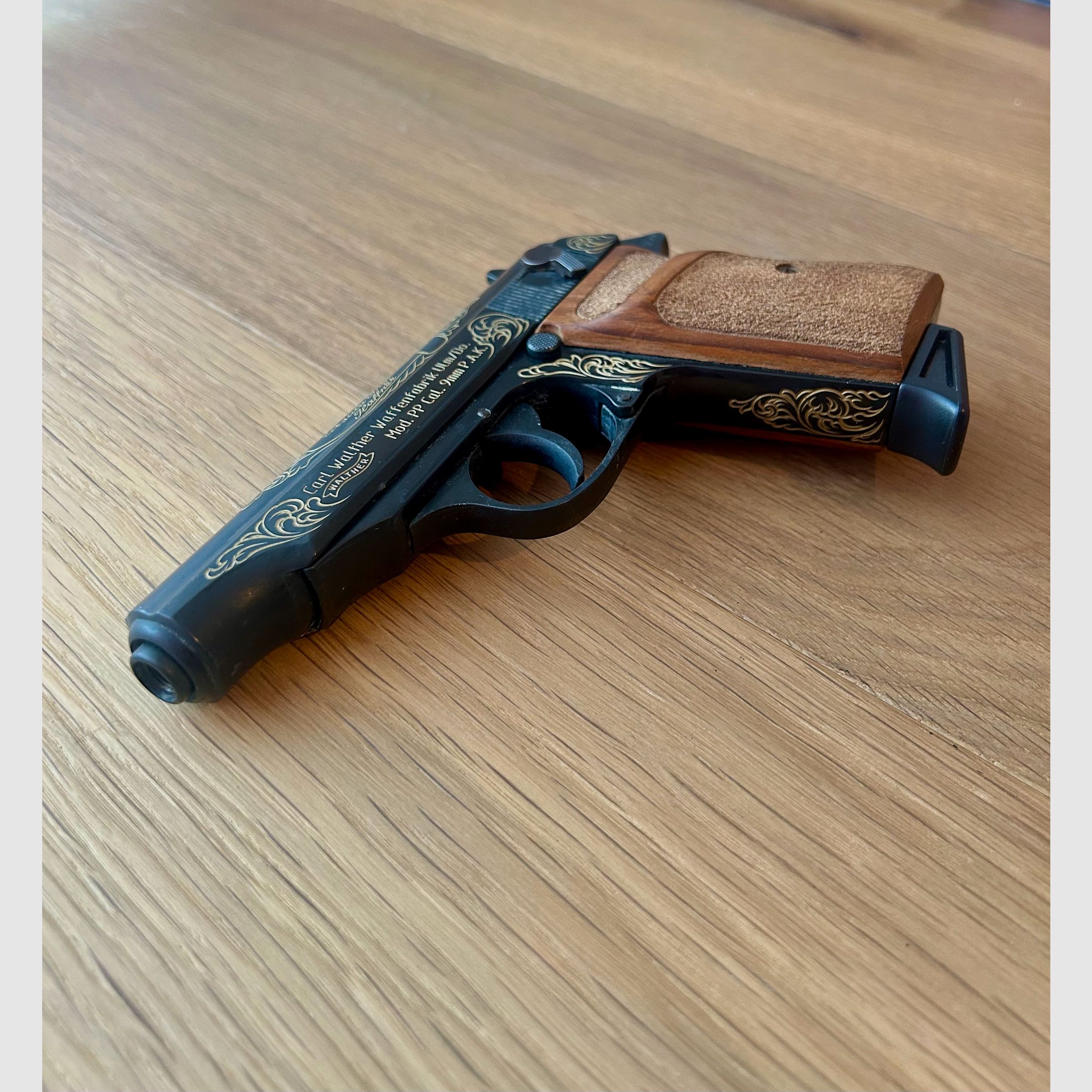 Unikat  Schreckschusspistole Walther PP cal. 9 mm P. A. K. mit Gravur