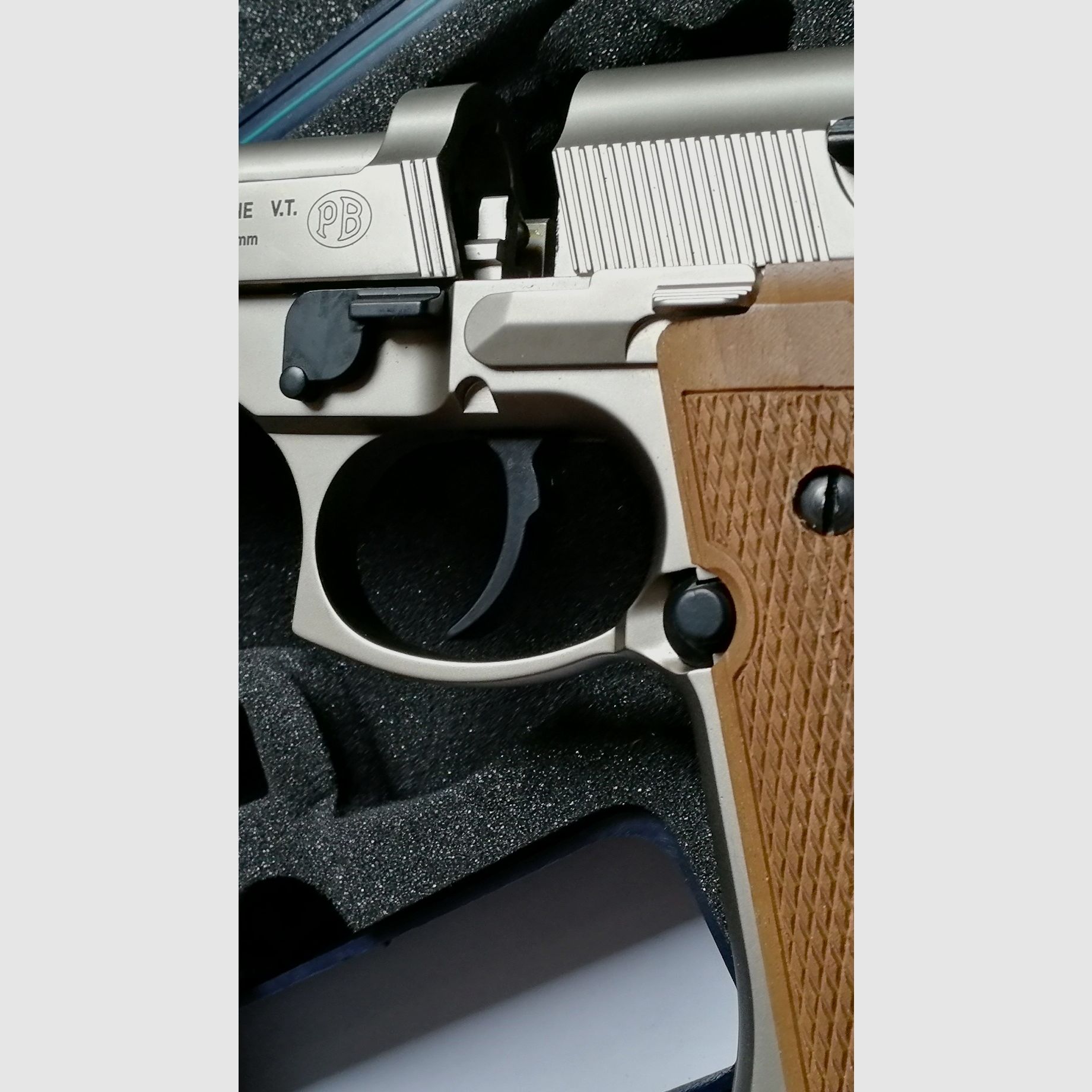 Beretta Mod. 92 FS air pistol nickel-plated with double Kst grips / like new + accessories