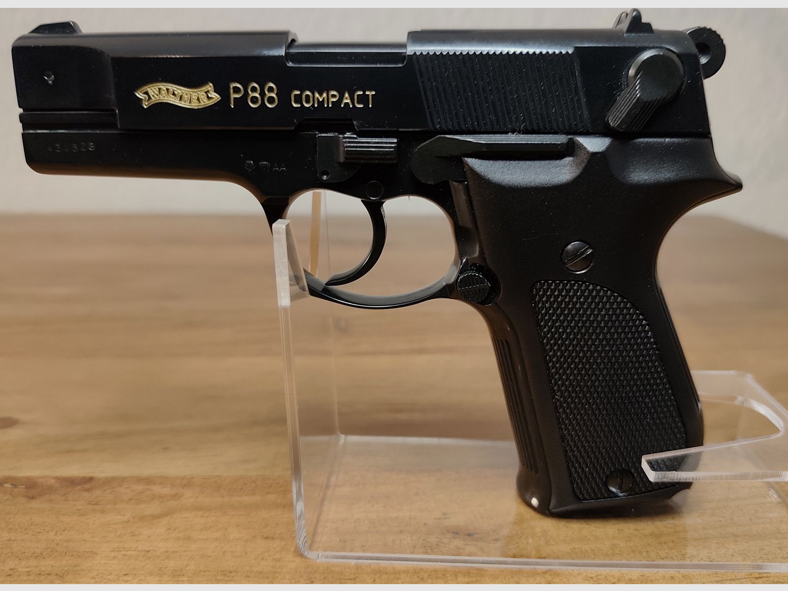 Walther P 88 Compact altes Model Goldschrift PTB 764 schwarz mit Munition