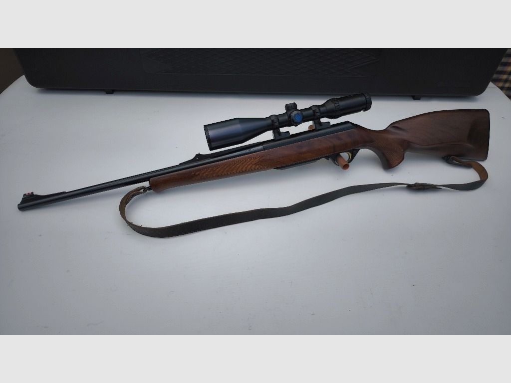 Carabine de chasse Browning Acera en calibre .30-06 Springfield avec montage Leupold et scope HAKKO Hunter red dot sight