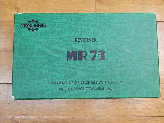 Wunderschöner und Sammler Revolver MR73 Police – .357 Mag – Herstellung Manurhin von 1973! – 3 Zoll Lauf im neuwertigen Zustand – Originale Hausgriffschalen – Mechanischer und ästhetischer Zustand hervorragend – In seiner Originalbox mit Anleitung – Top Sammler im neuwertigen Zustand!