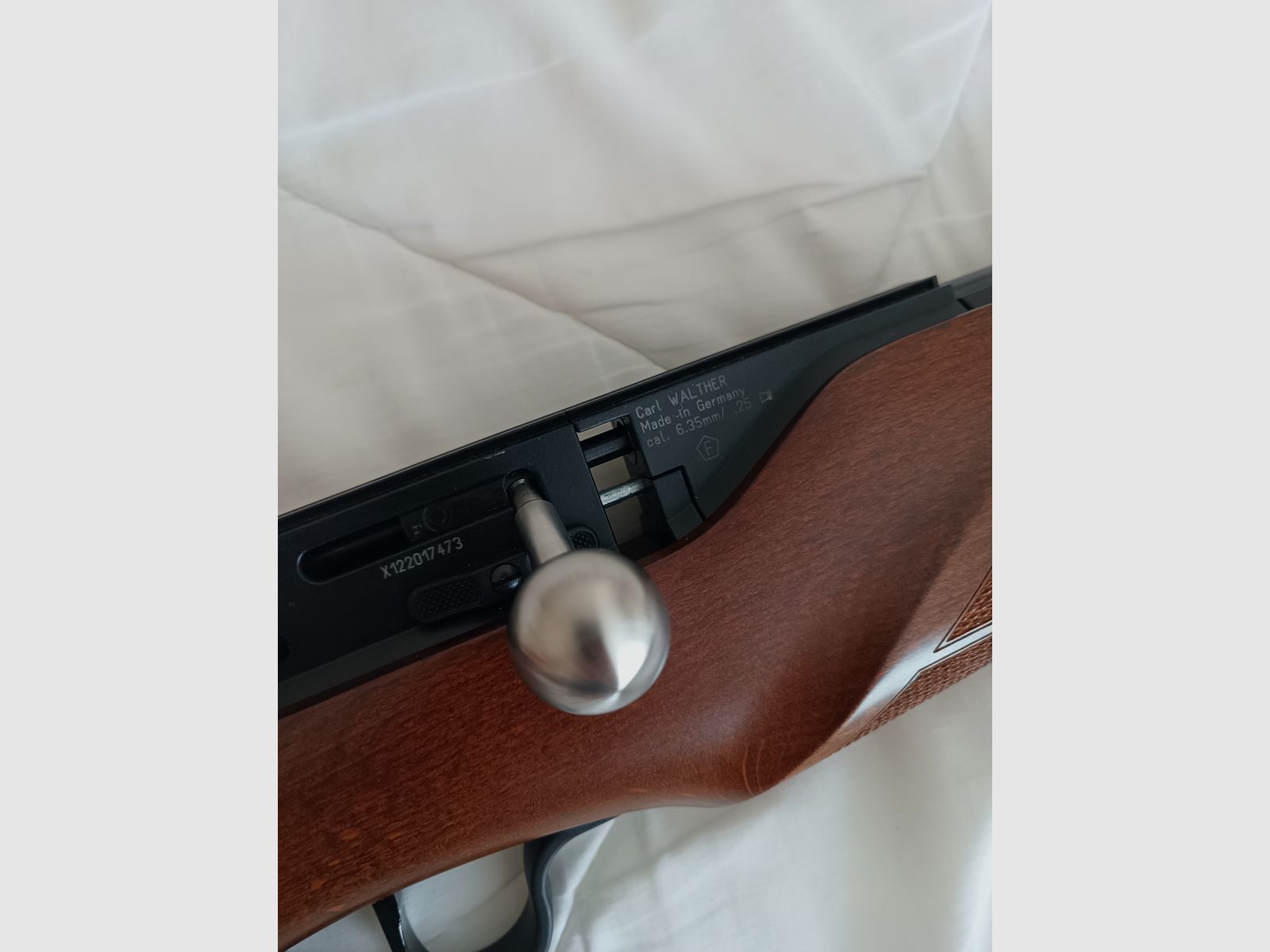 Absolutes Unikat: Walther Dominator Holzschaft 6,35mm (.25) – Kaum geschossen (ca. 150 Schuss)! + Alu-gefräste Laufbrille, 3x Custom Quickfill-Kartuschen & 4 Magazine