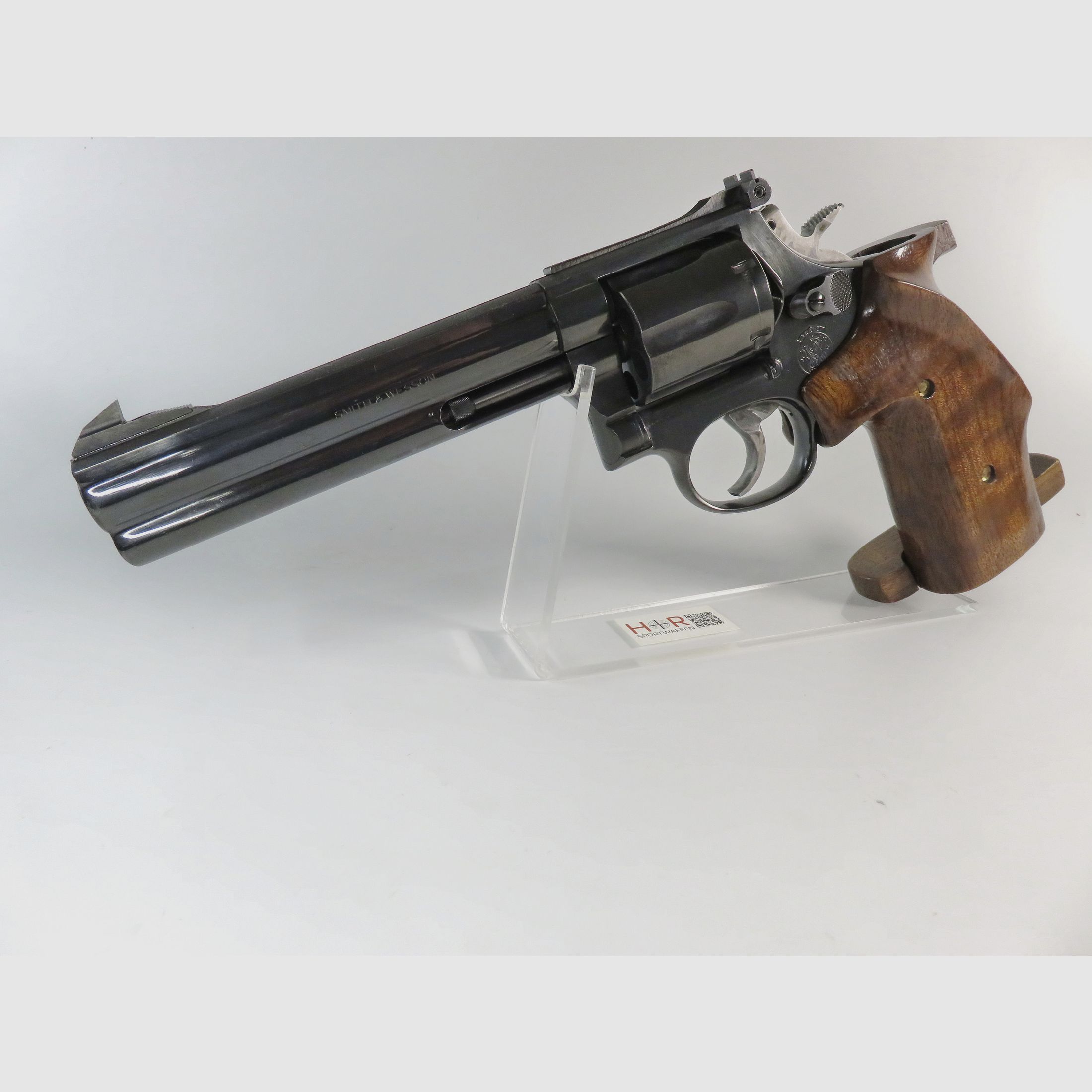 Revólver Smith & Wesson, modelo 586-3 | .357 Mag | 6 pulgadas | Pavonado | En excelente estado