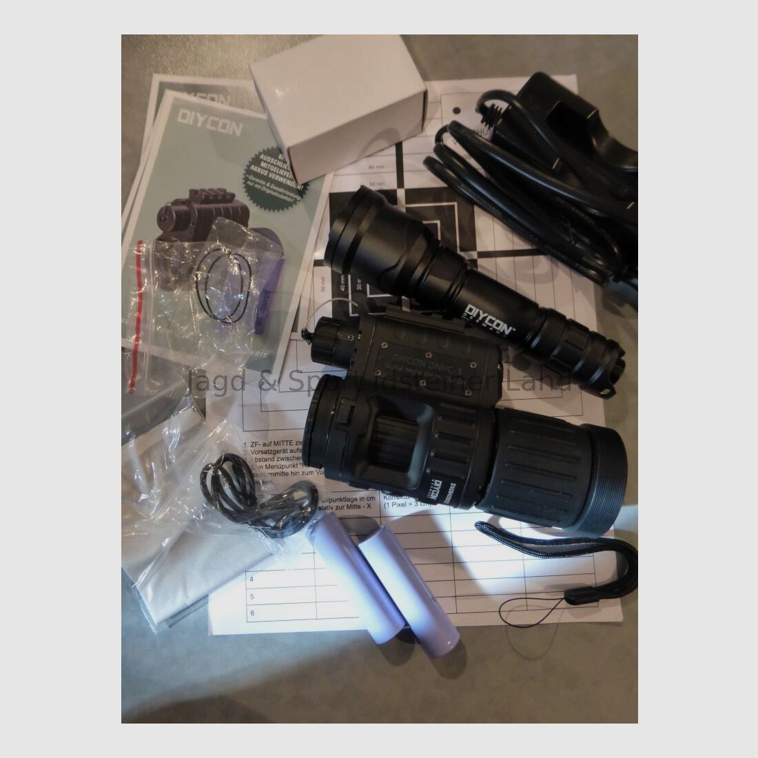 DIYCON Dual-Use-Nachtsichtgerät "Black Mamba" inkl. IR-LED Aufheller "Predator 2"