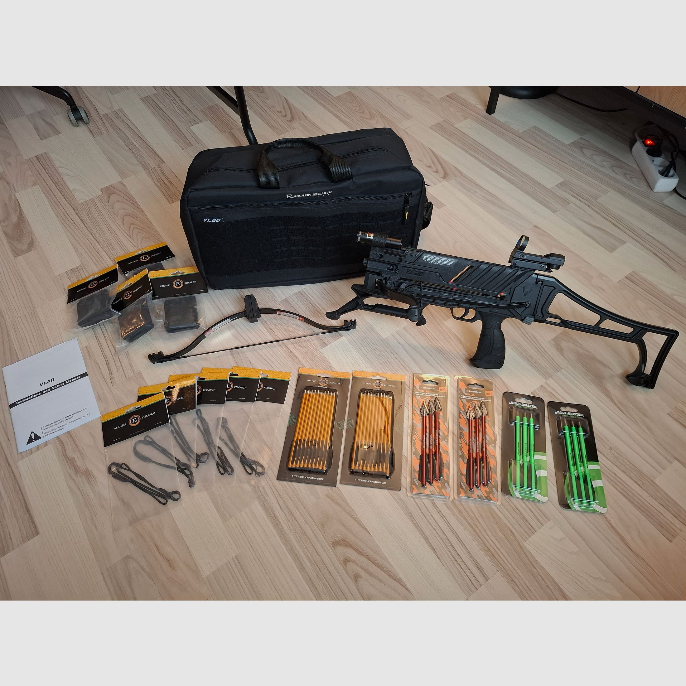 taktische Repetierarmbrust EK Archery Vlad 60 / 90 lbs mit 8-Schuss Magazin