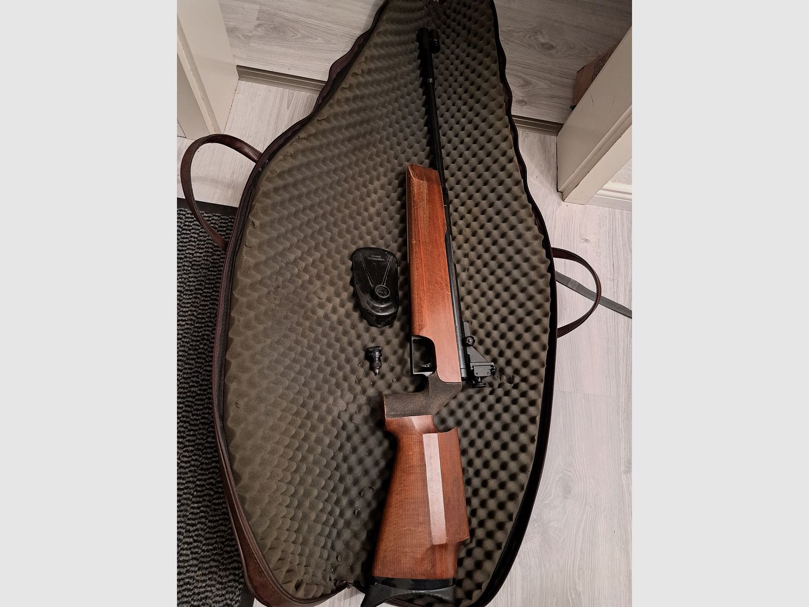 Te koop luchtgeweer. Erfwapen