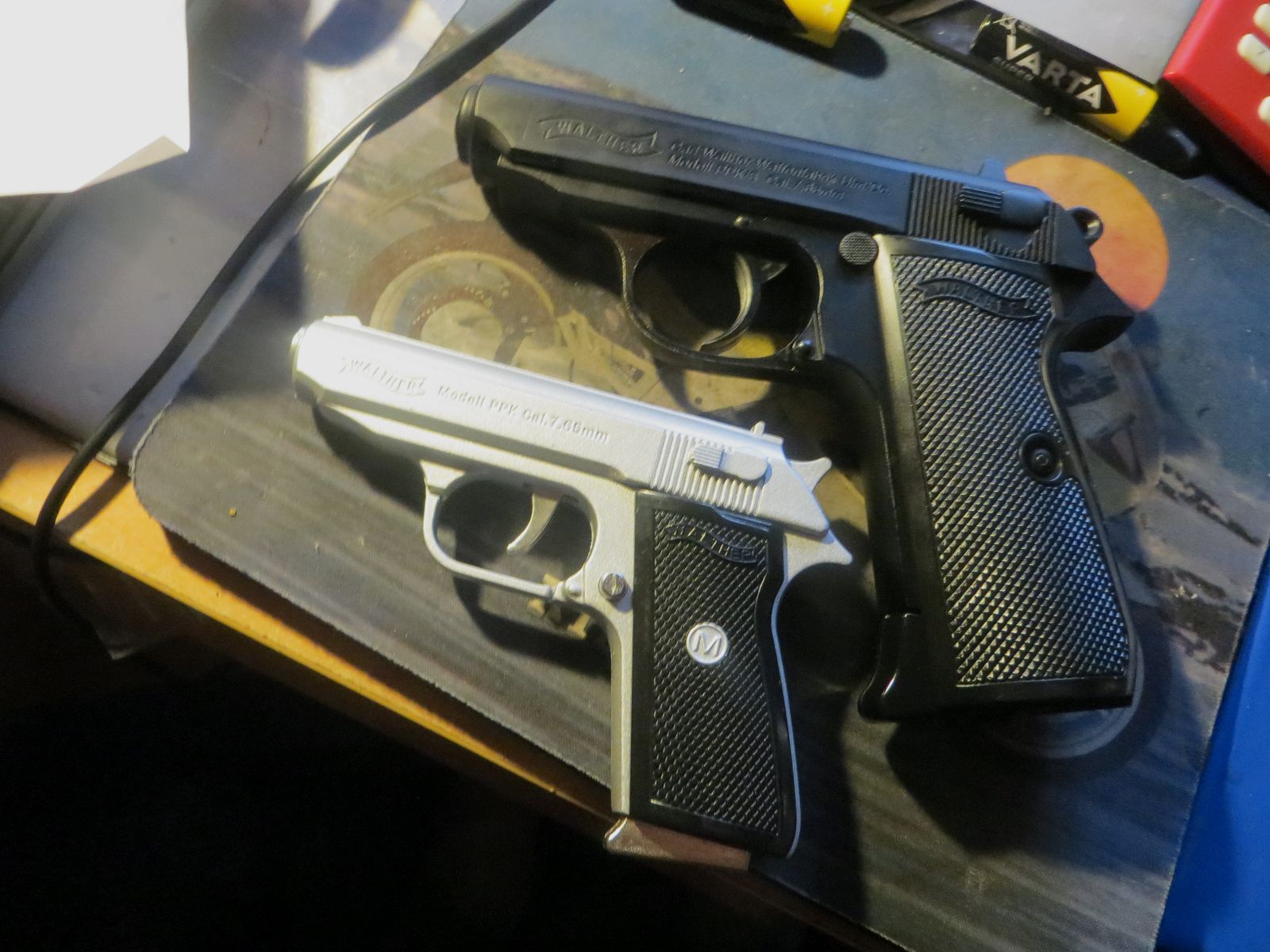 WALTHER PPK als Gasfeuerzeug (Maßstab 1:2)