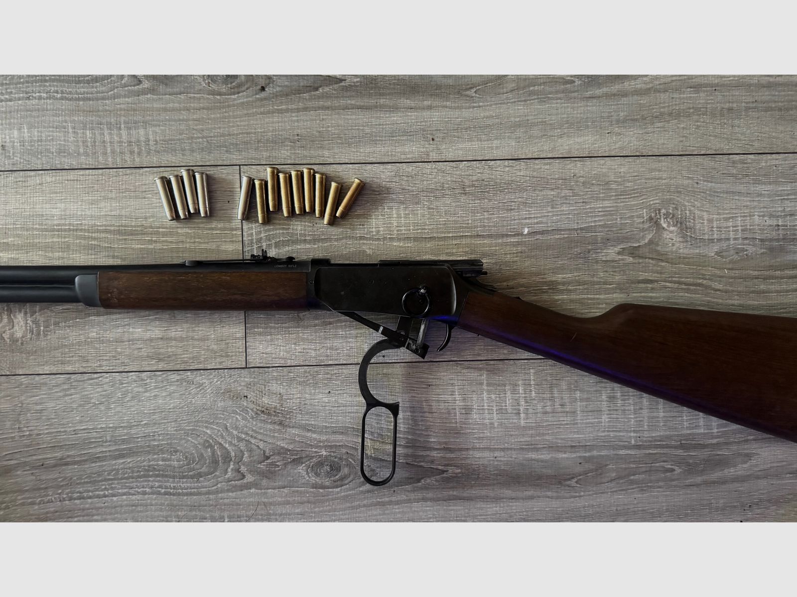 Umarex Legends Cowboy Rifle 4,5 mm bois véritable – État impeccable, fraîchement nettoyé, énorme ensemble incluant des douilles, des Hornets et des fléchettes (VB)