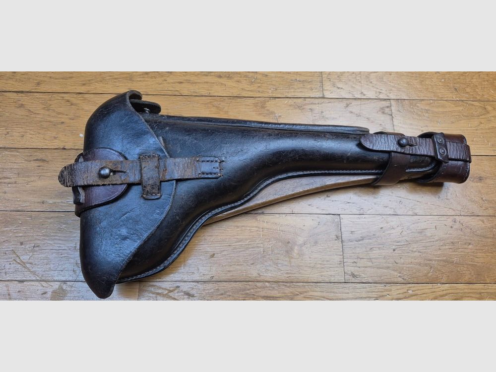 Sehr schönes Etui für die Pistole Luger P08 lang, genannt „Artillerie“ – Herstellung Gustav Möller in Hameln vor 1915 – Seltenes Etui des 1. Typs, unmodifiziert – Schöne Leder in TBE und flexibel – Komplett mit seinen Originalwerkzeugen Schlüssel und Stab – Braunes Etui, brüniert, nach September 1915 – Wunderschönes Stück in TBE++, Bild 24 von 24