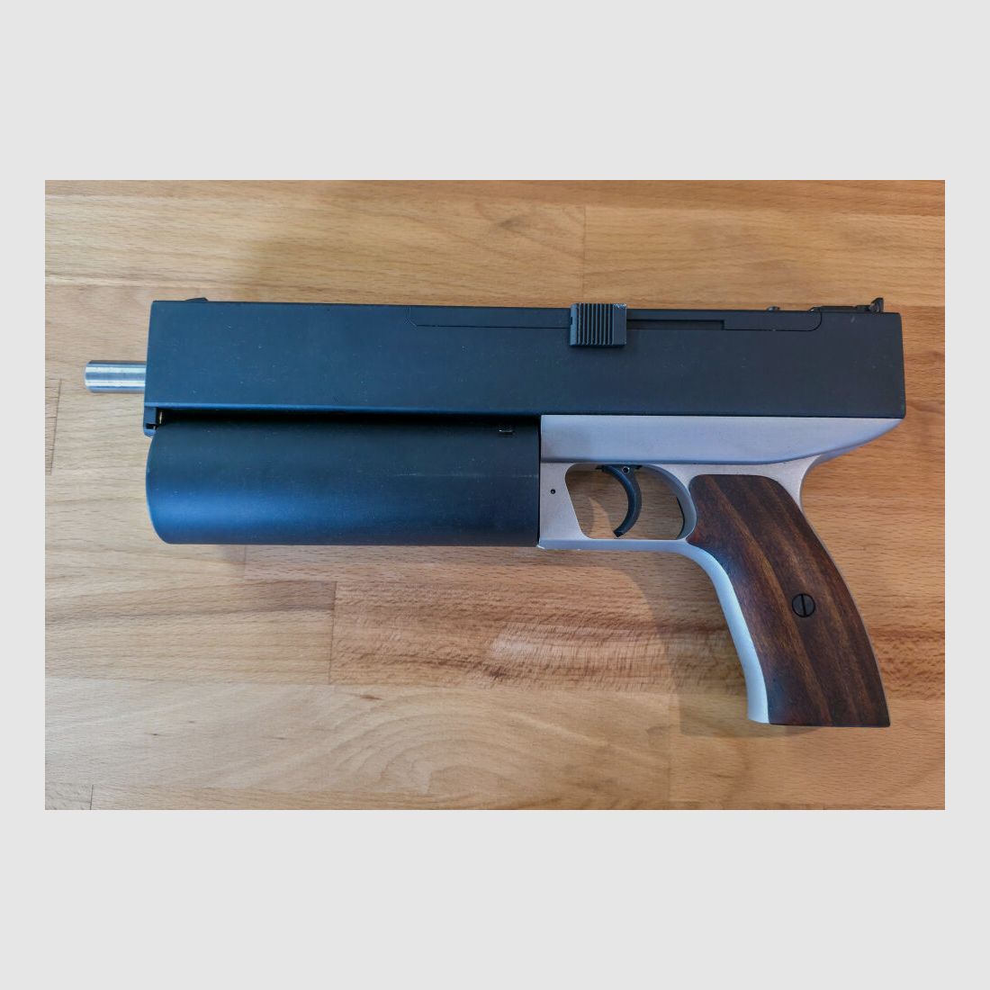 Vörös Model 1