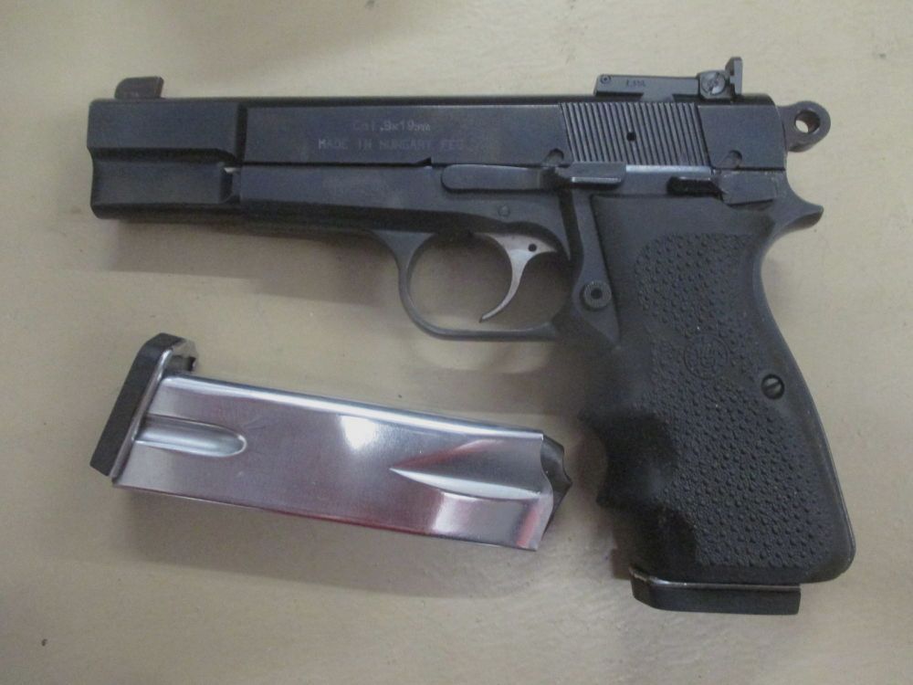 Pistool 9 mm Luger, FEG Mod. Highpower met Hogue grip en LPA vizier HP