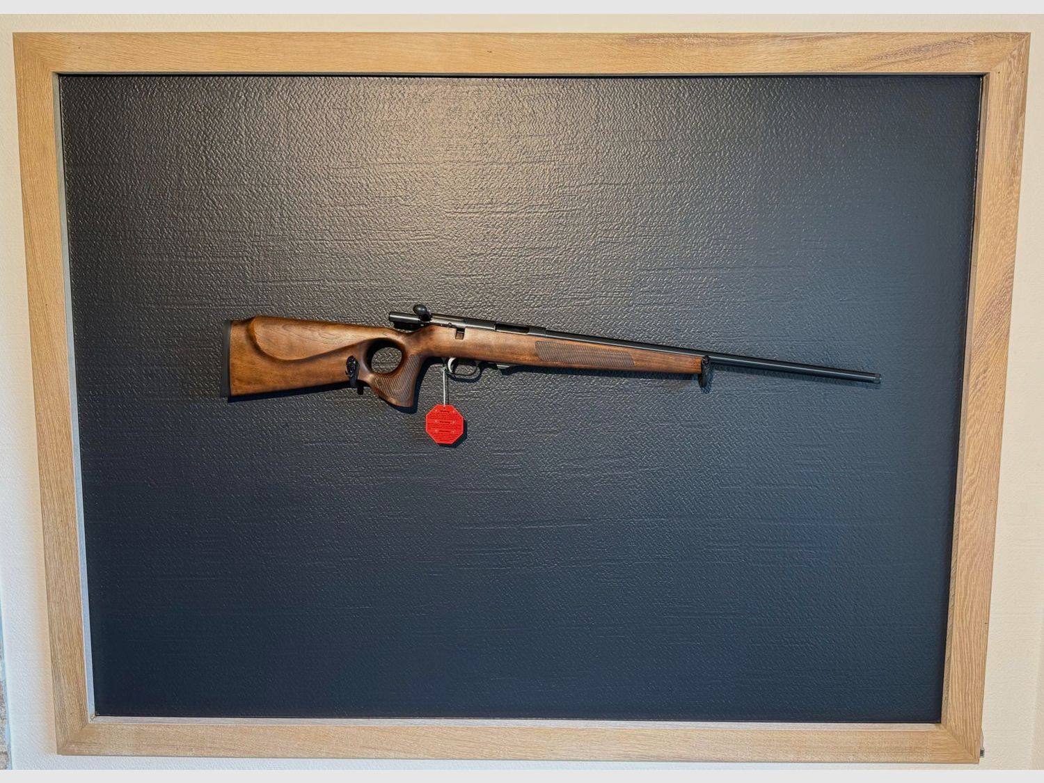 NUEVO: Weihrauch HW 66 Thumbhole Cal. 17 Hornet