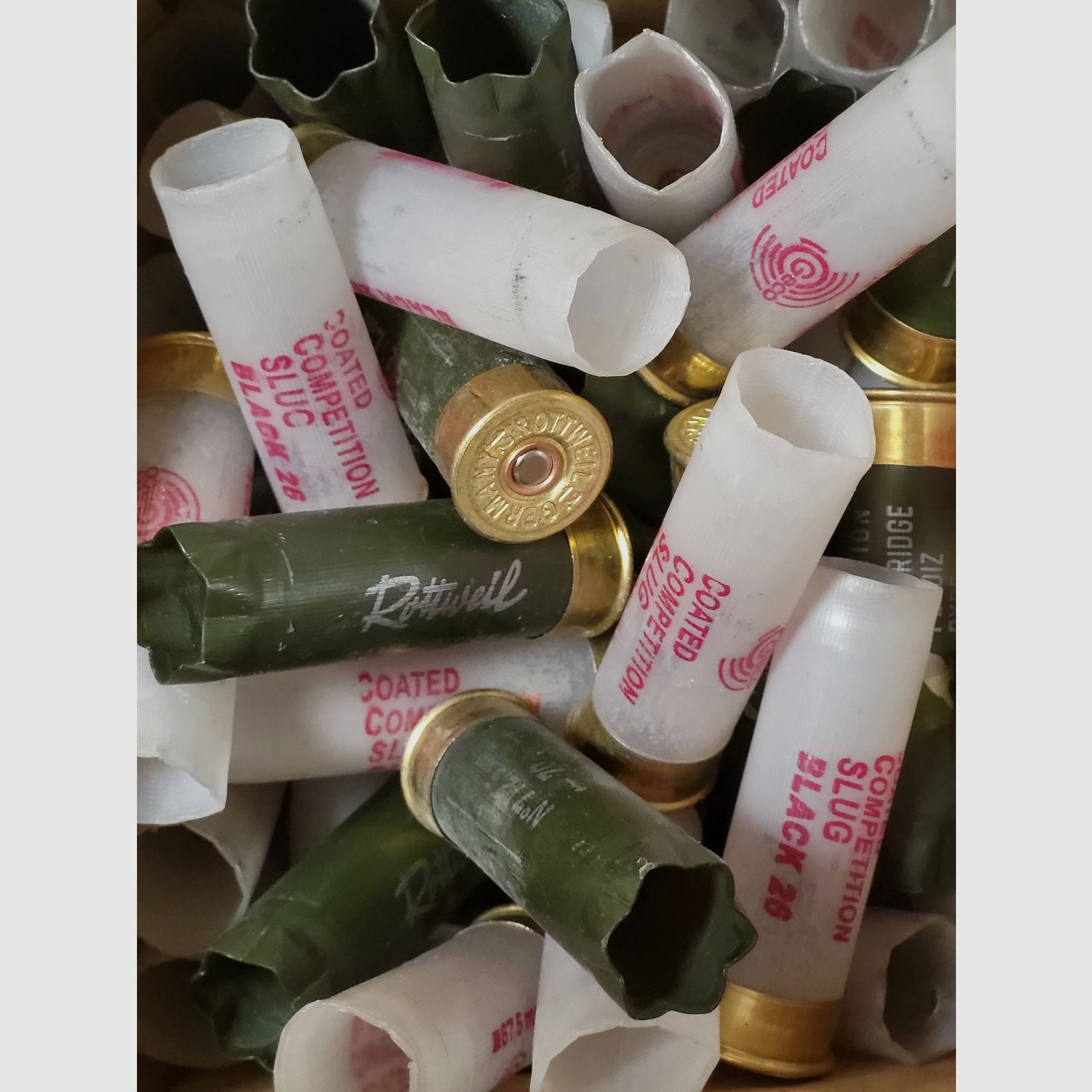 Ca. 90 Hülsen im Kaliber 12 Schrott / Slug Hülsen Leer Hülsen 