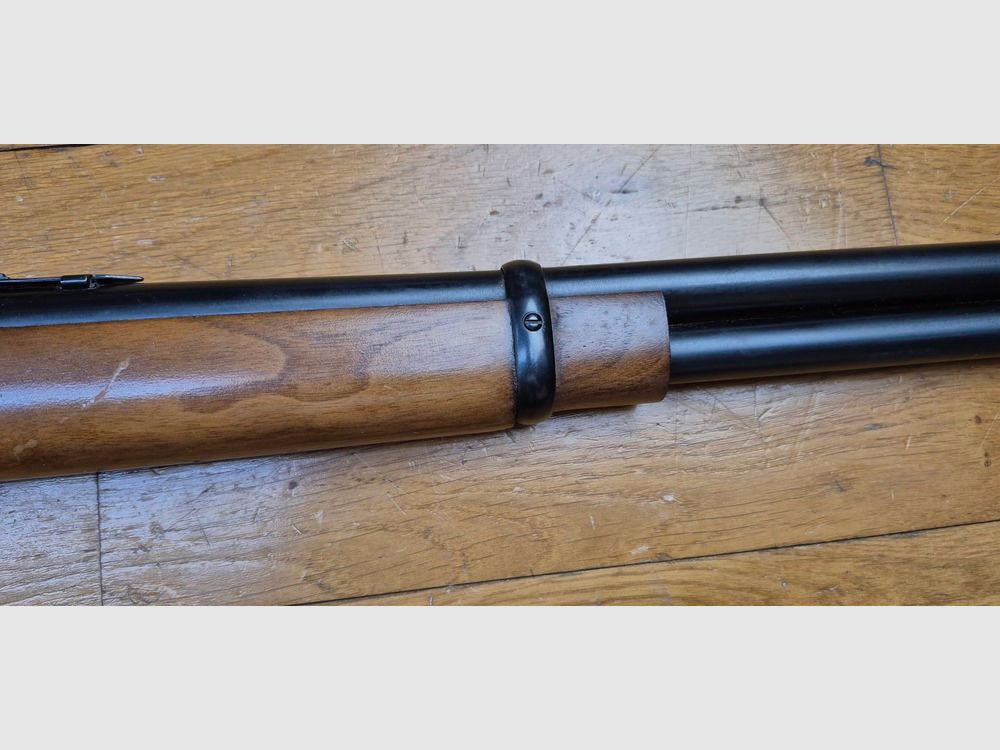 Piękna karabina z dźwignią Marlin model 1894 – Broń z 1971 roku – Kal. .44Mag – W 10+1 nabojach – Dobre drewno z amerykańskiego orzecha z własnoręcznie wykonaną kolbą – Ultra płynna mechanika – Wspaniała lufa o długości 51 cm – Uniwersalna broń strzelecka w BE+/TBE, zdjęcie 28 z 30
