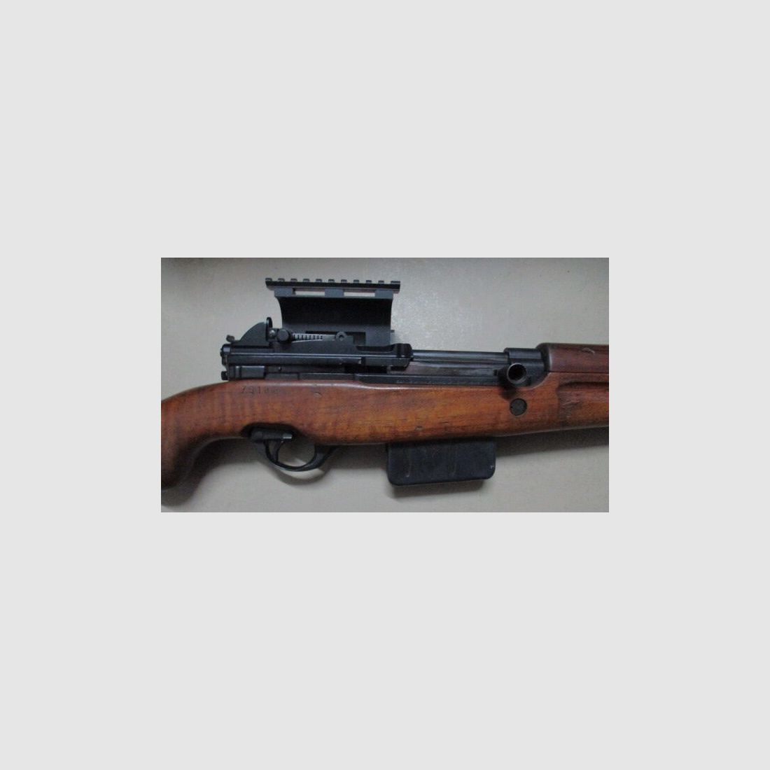 Carabina semiautomática SAFN con nuevo cañón y montaje lateral PSO SAFN49