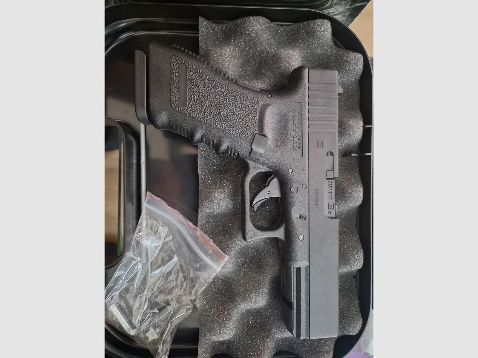 Glock 17 Co2 pistol caliber 4.5 mm steel BB / Diabolo blowback, image 1 of 4