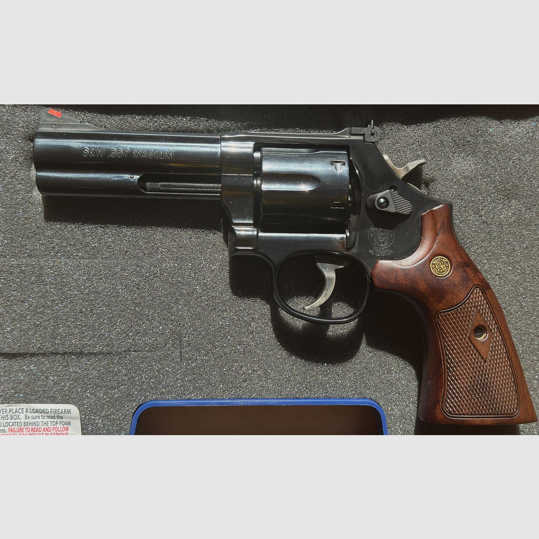 Revolver Smith & Wesson .357Mag  .38Special  Model 586 4
