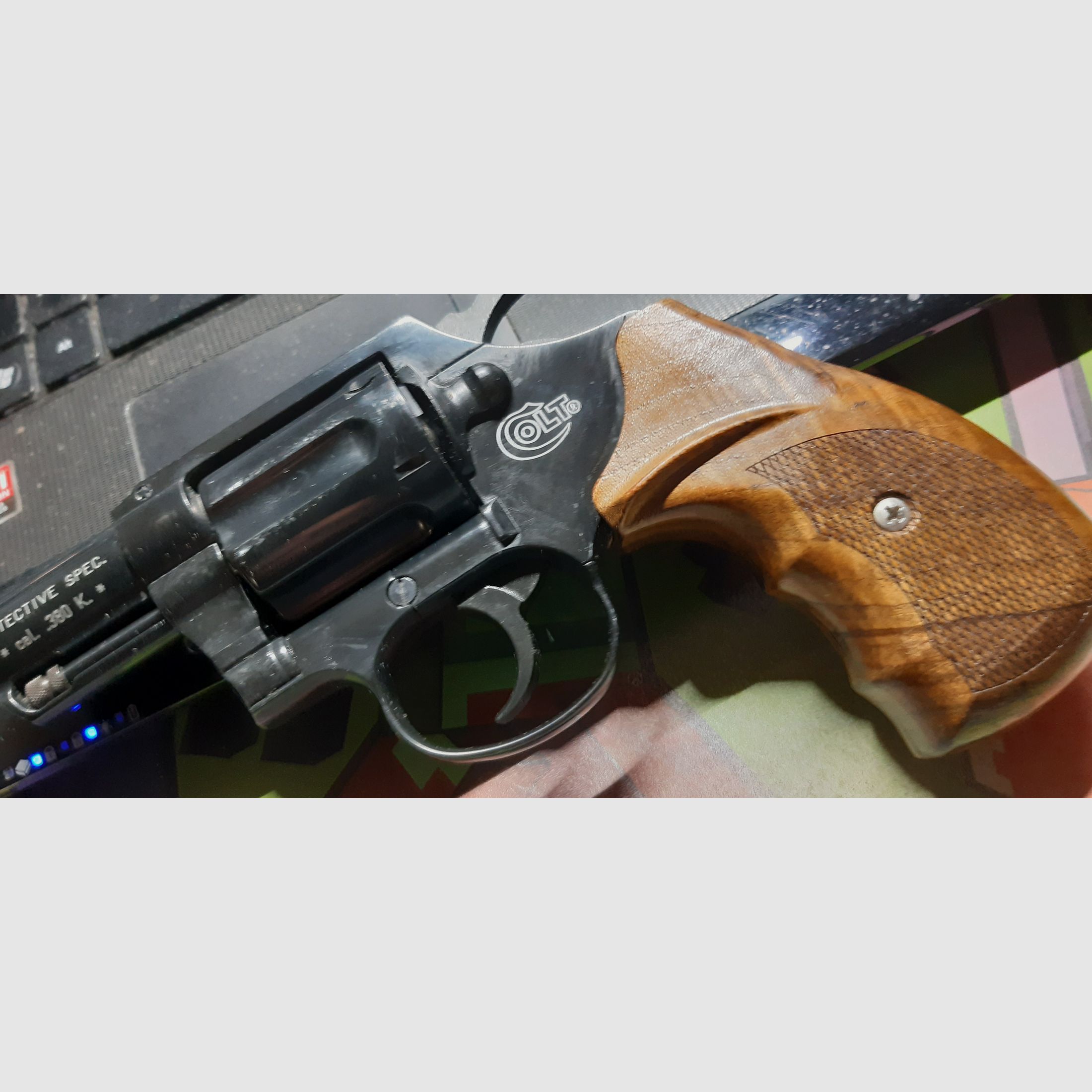 Bardzo ładny rewolwer gazowy 2" od ,,Colt,, kal..380,/9mm