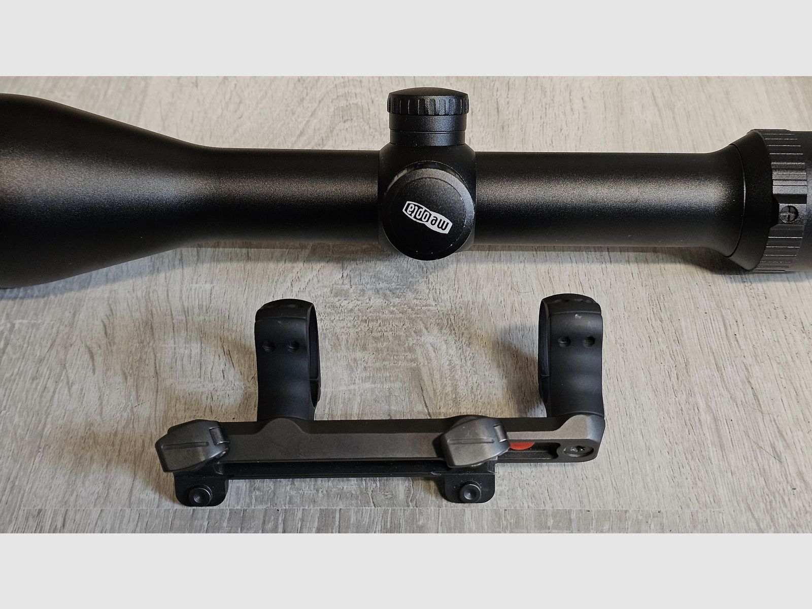 Viseur Meopta MeoStar R1 3-12x56 RD (point lumineux, Abs. 4C) incluant le montage Blaser original (anneaux de 30 mm) et des capuchons Flip-Open