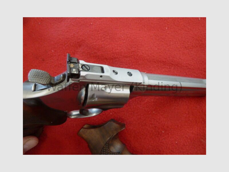 Smith & Wesson 686 -6- Target Champion Deluxe
