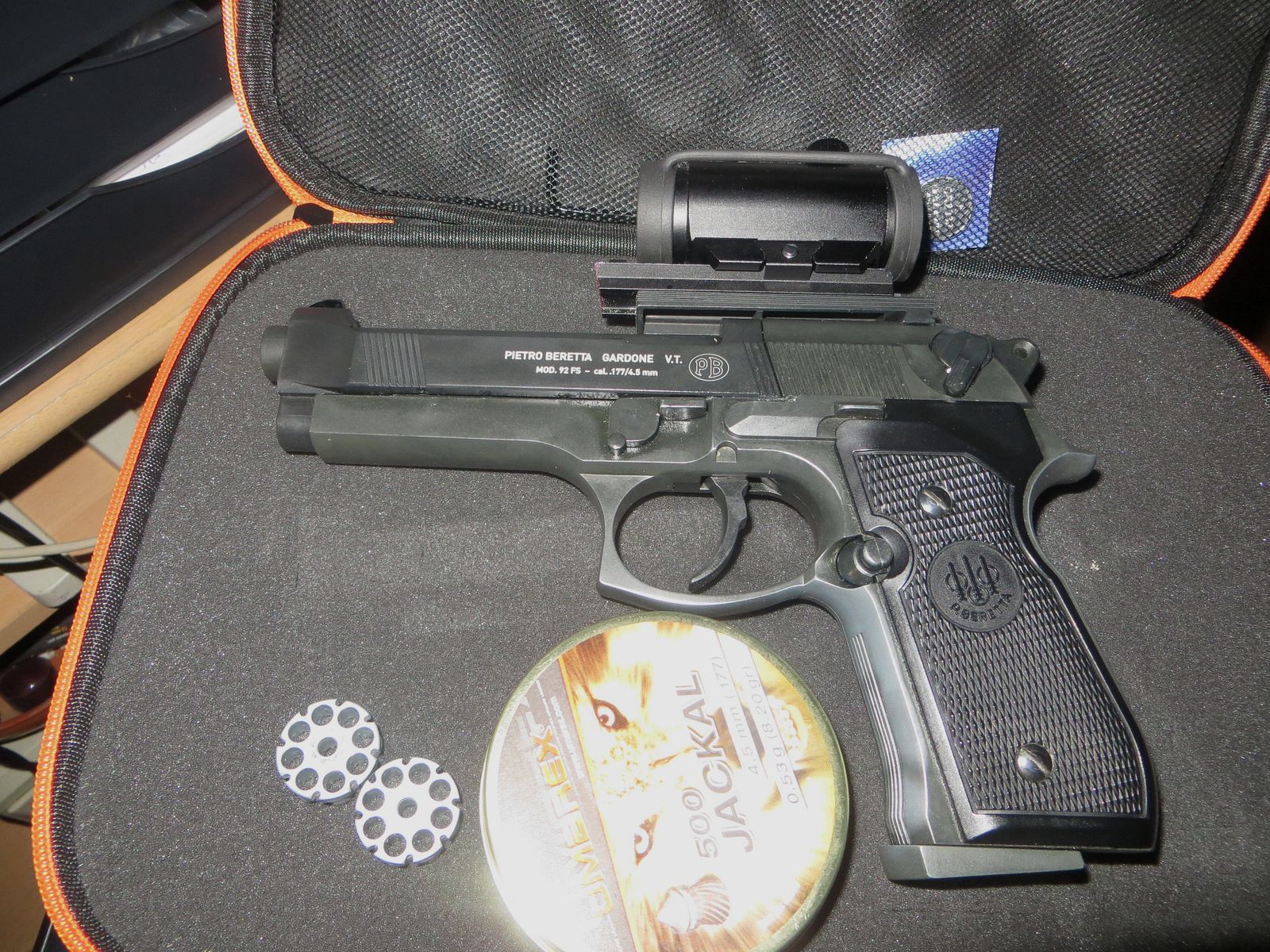 UMAREX/BERETTA 92 FS CO2 as good as new