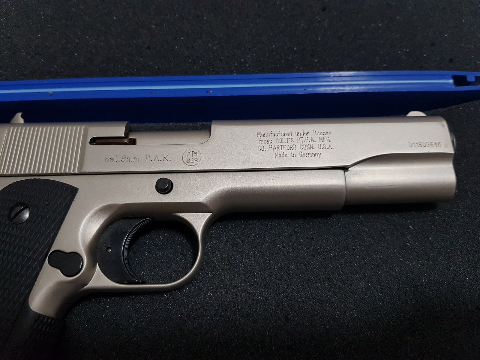 Original Colt Government 1911 A1 Schreckschuss Pistole 9mm PAK vernickelt Org. Koffer 317.02.33 Kontakt: yardsalez@proton.me