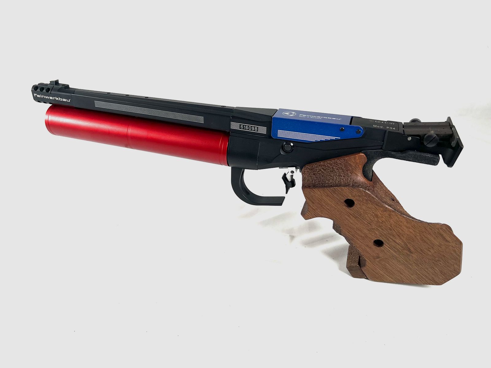 Match-pistolet pneumatyczny Feinwerkbau P34 w bardzo dobrym stanie.