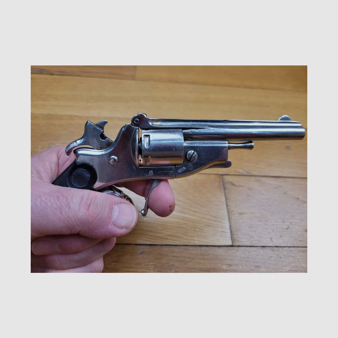 Seltener Revolver Claudin mit System – Kollektive Hülsenentnahme – 6 Schuss – Kaliber .22LR (!) – Einfach- und Doppelaktion – Mit Öffnung nach oben – Sehr seltenes und nicht dokumentiertes Stück in .22LR – TBE, Bild 1 von 23