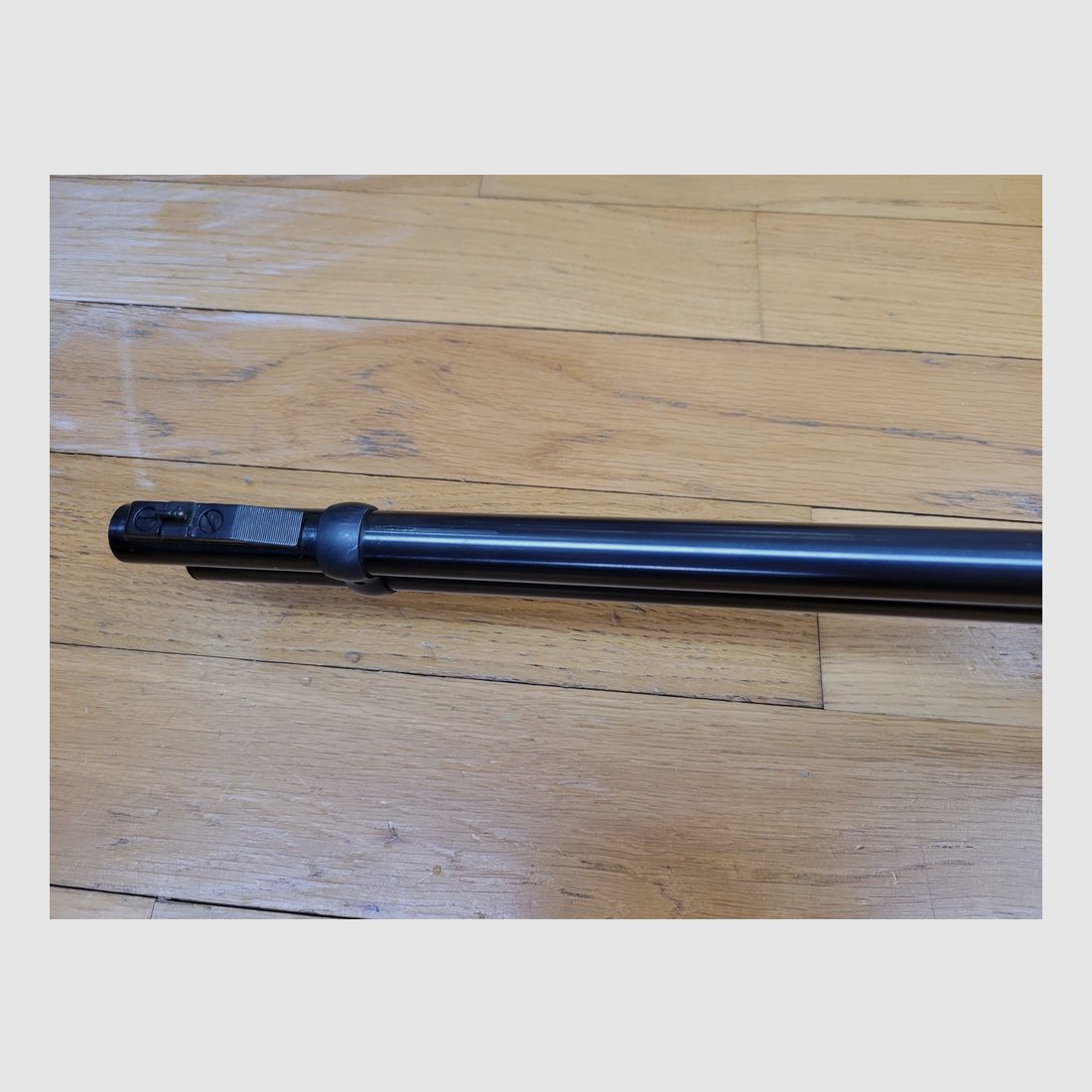 Belle et maniable carabine à levier sous garde Marlin modèle 1894 – Arme de 1971 – Cal.44 mag – 10+1 coups – Très belle crosse en noyer avec plaque de couche amortisseuse maison – Mécanique ultra fluide – Canon de 47 cm splendide – Une arme de tir universelle en TBE++, image 20 sur 27