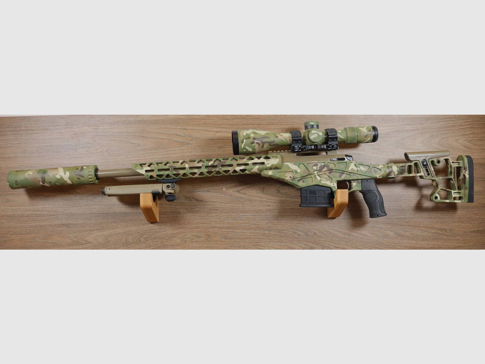 T18 Multicam + Zielfernrohr Vortex Venom 5-25×56 + Montage Eratac 20 MOA + Schalldämpfer B&T, Bild 2 von 4