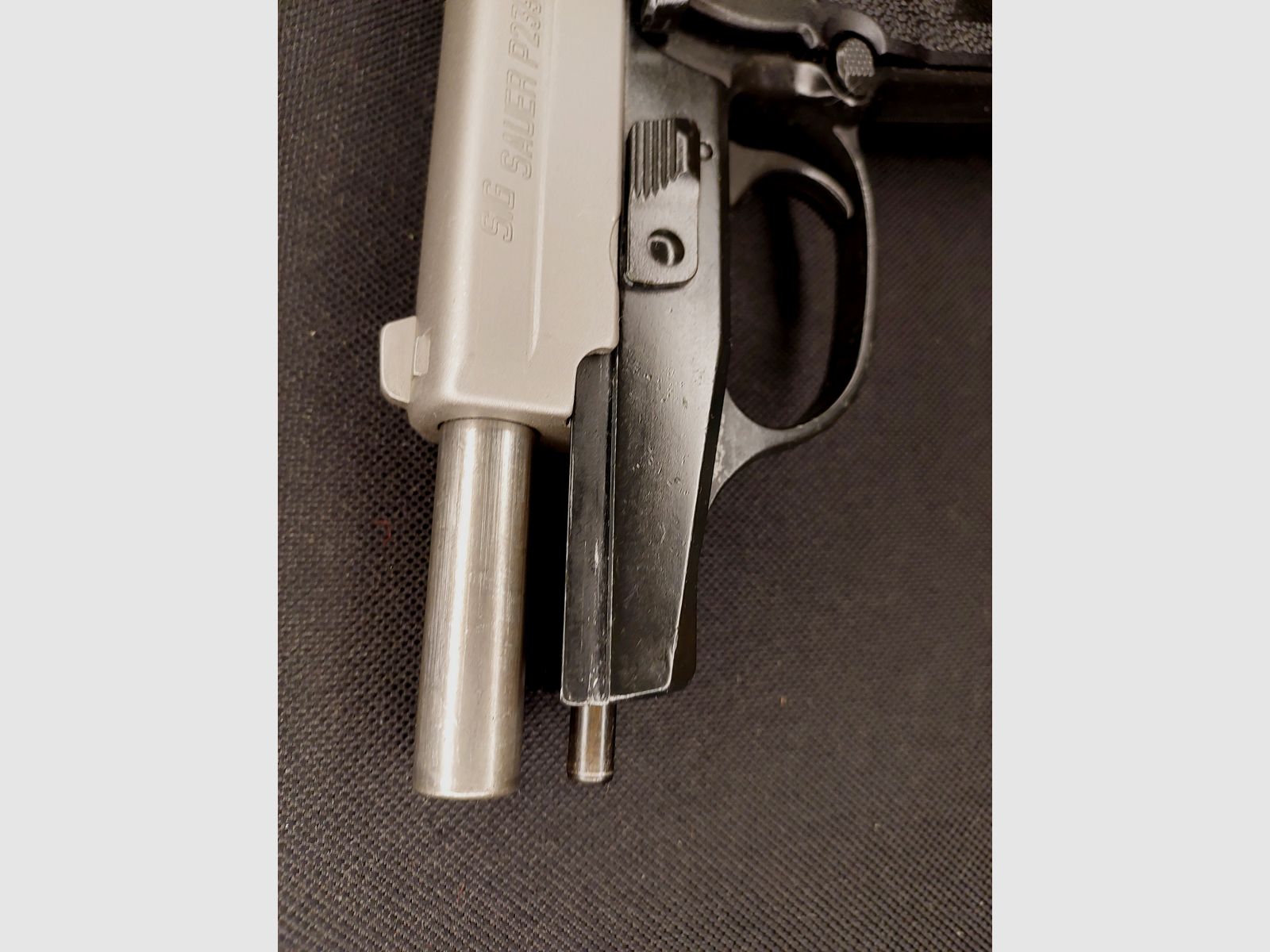 Sig Sauer P239 Nickel schreckschusspistool in kaliber 9 mm P.A.K. (PTB874) met Fobus holster