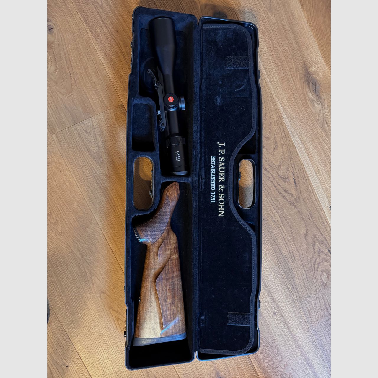 Sauer 404 .308 Win, steel system, with Leica Fortis 6, 2nd stock pair and extensive accessories - as good as new