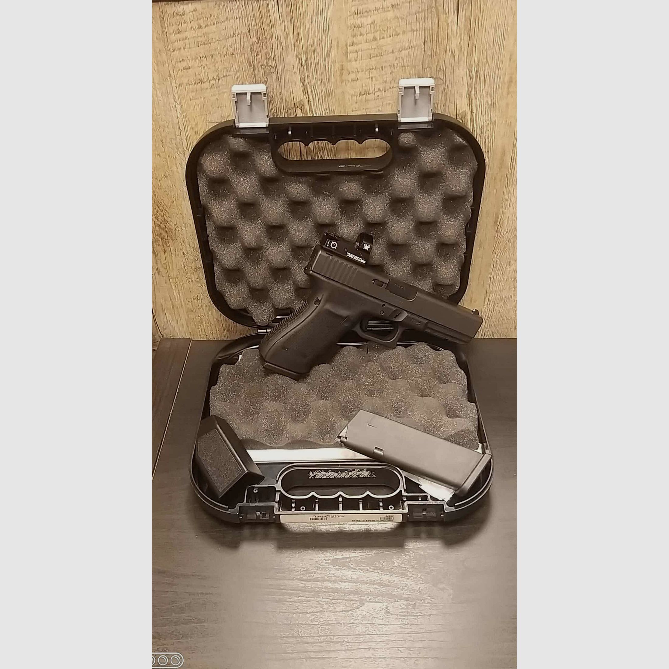 GLOCK 21 45 ACP, image 1 of 4