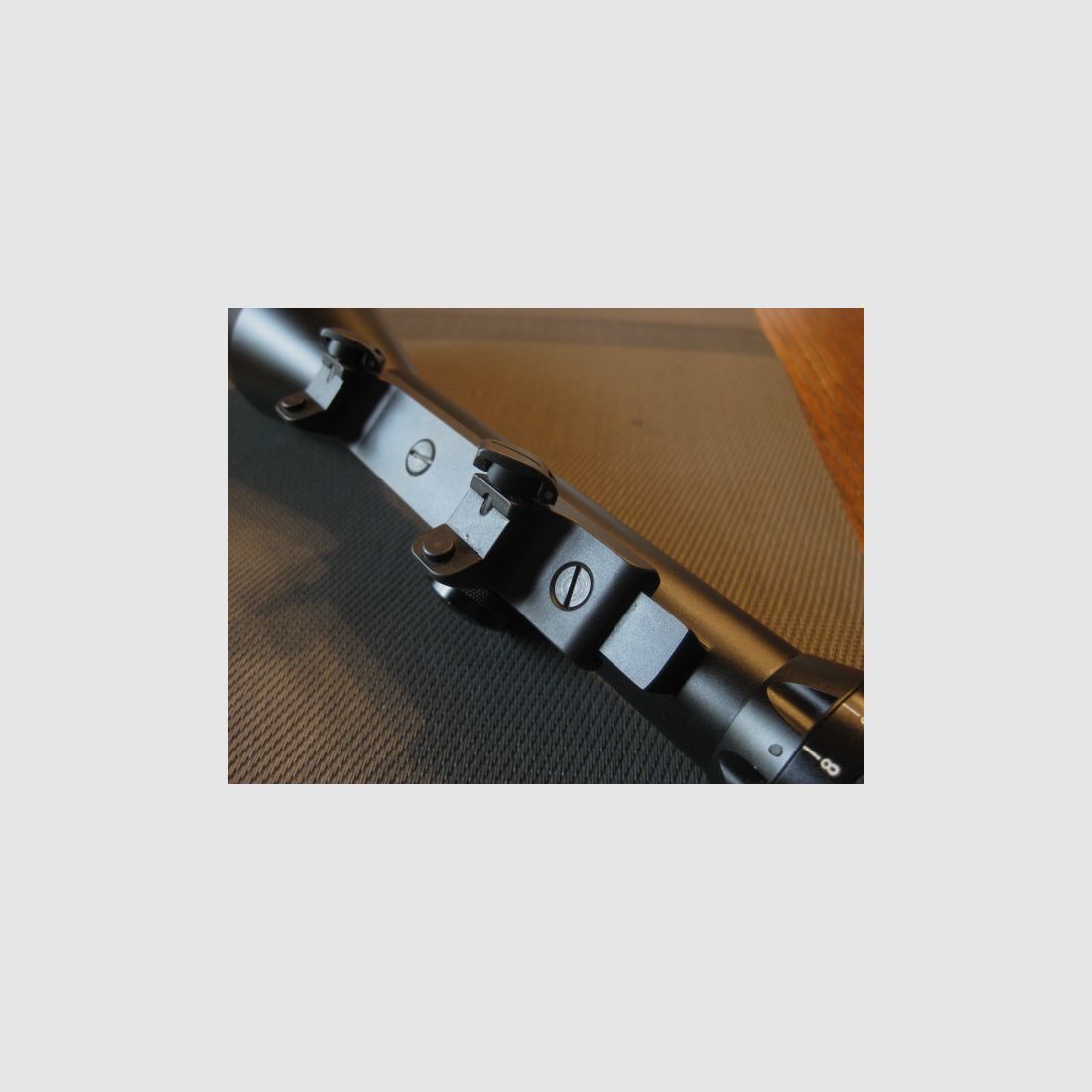 TOP-Klassiker !!  "DAS"  Schmidt & Bender 2,5-10x56 mit Absehen-4 sowie Schiene und original Blaser-Sattelmontage im BESTZUSTAND ! Kein ZEISS-Swarovski-LEICA-Mauser-Sauer